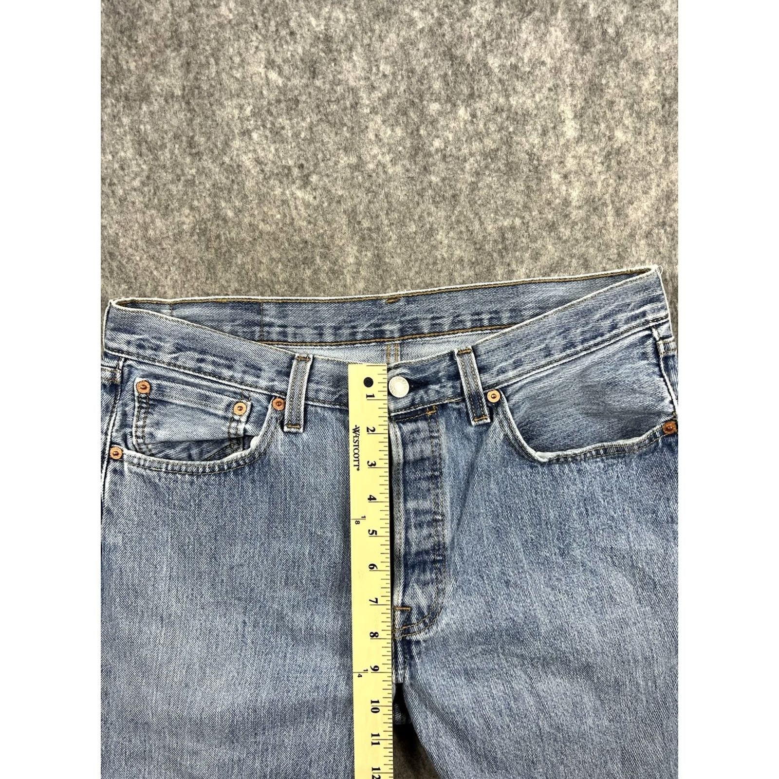 Levi's Levi's 501 Jeans Men's Regular Fit Straight Leg Light Wash 33x30 Button Fly Denim Blue Size US 33 - 4 Thumbnail