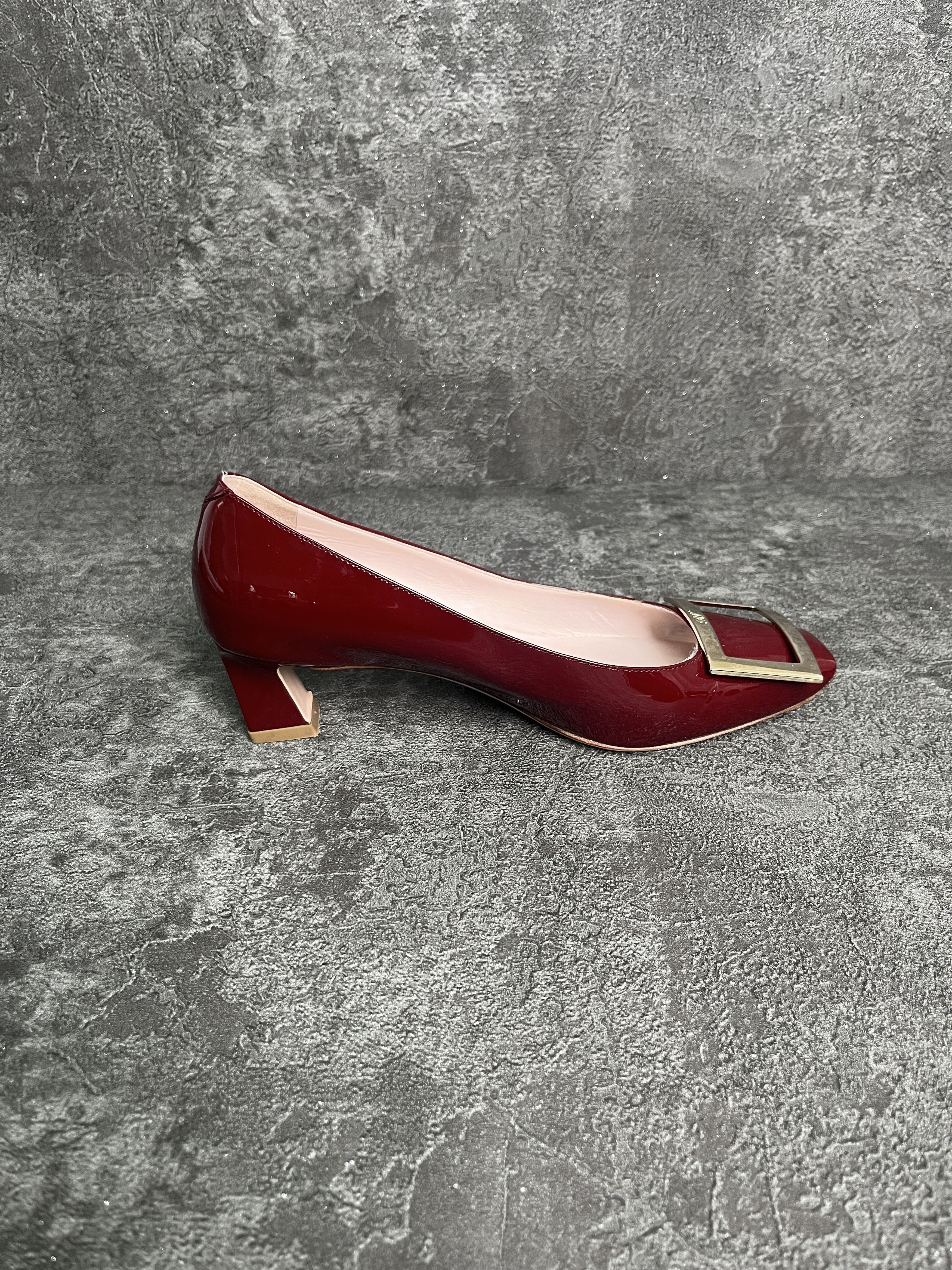 Roger Vivier Roger Vivier Burgundy Patent Pumps Size US 6 / IT 36 - 2 Thumbnail