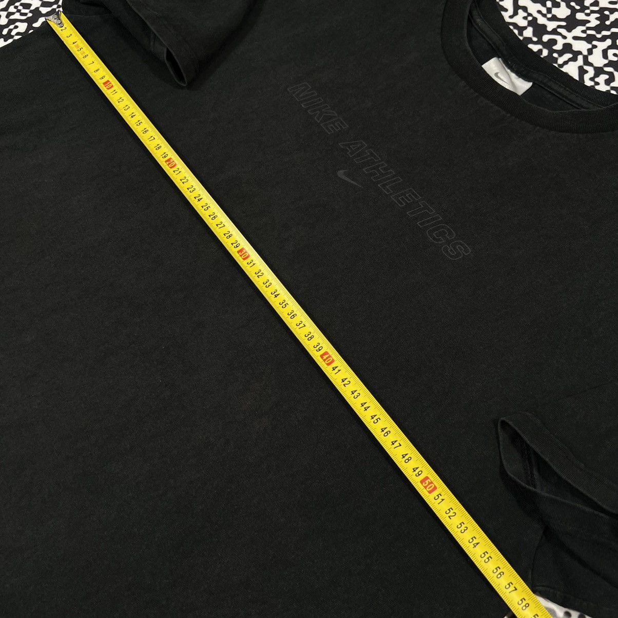 Nike Vintage 00s Nike Swoosh Logo Reflective Faded T-shirt Size US L / EU 52-54 / 3 - 16 Thumbnail