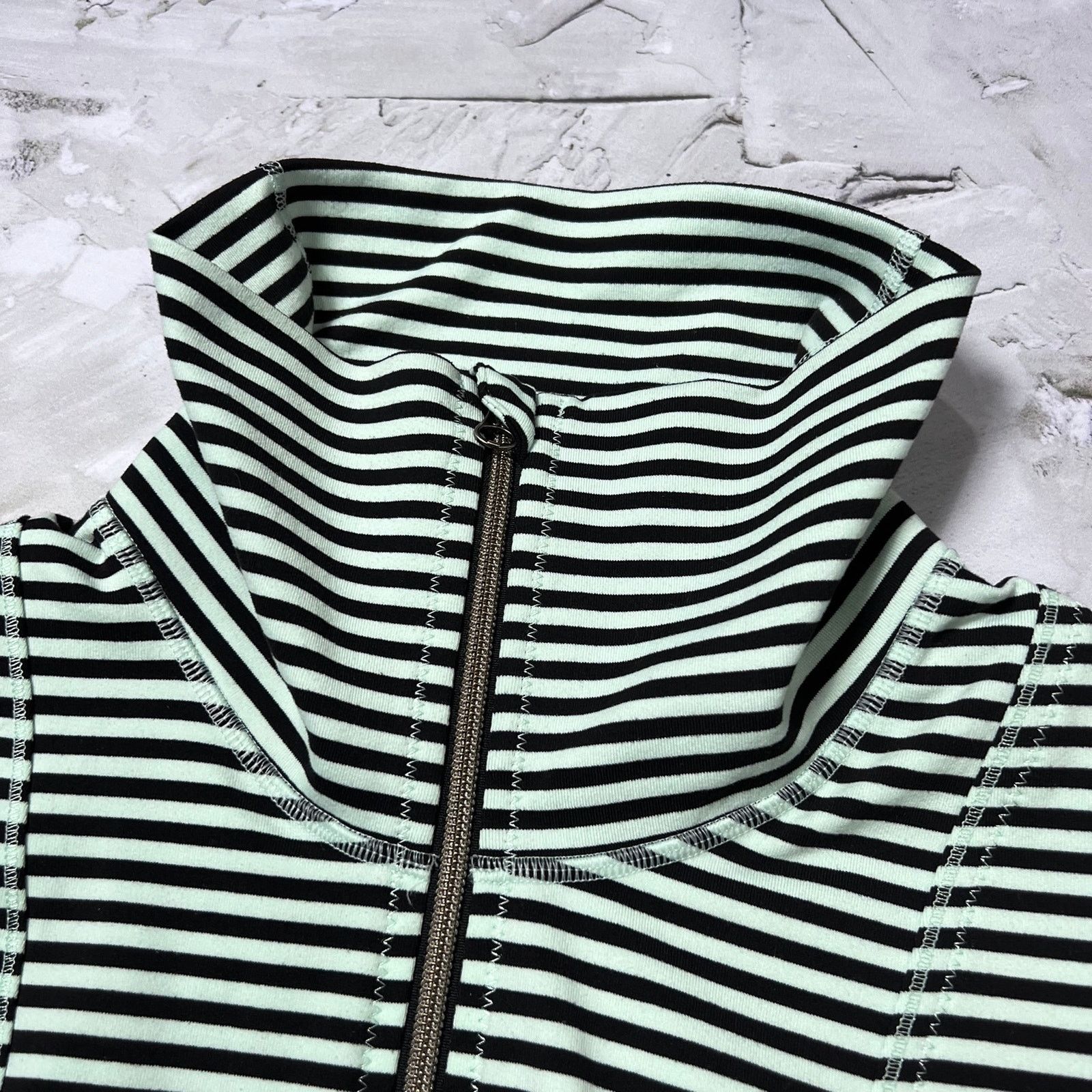 Lululemon Lululemon Daily Yoga Jacket Mint Black Stripe LUON Size 4 Size S / US 4 / IT 40 - 9 Thumbnail