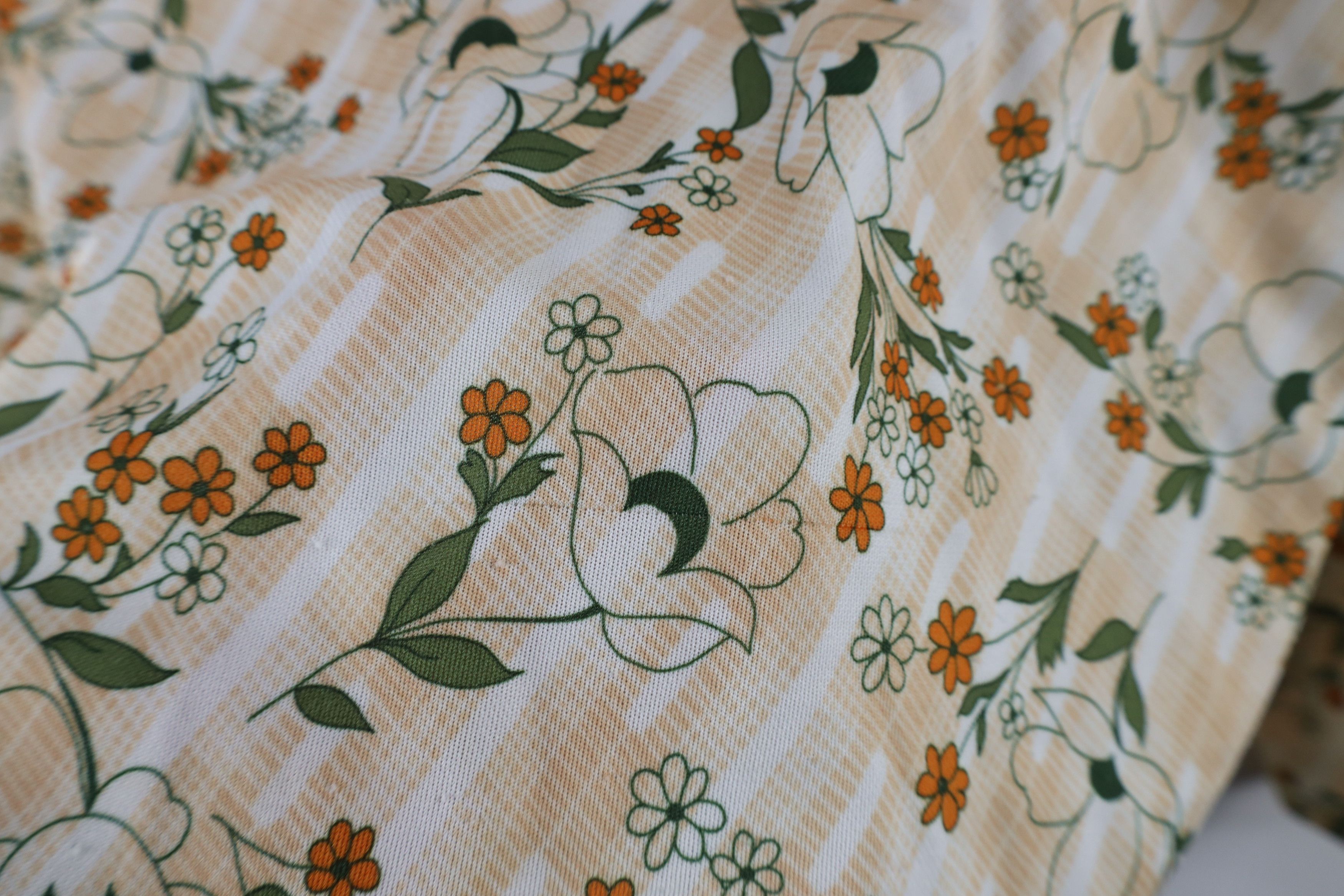 Vintage Vintage 70s Mid Century Modern MCM Flower Knit Shirt USA Size L / US 10 / IT 46 - 7 Thumbnail