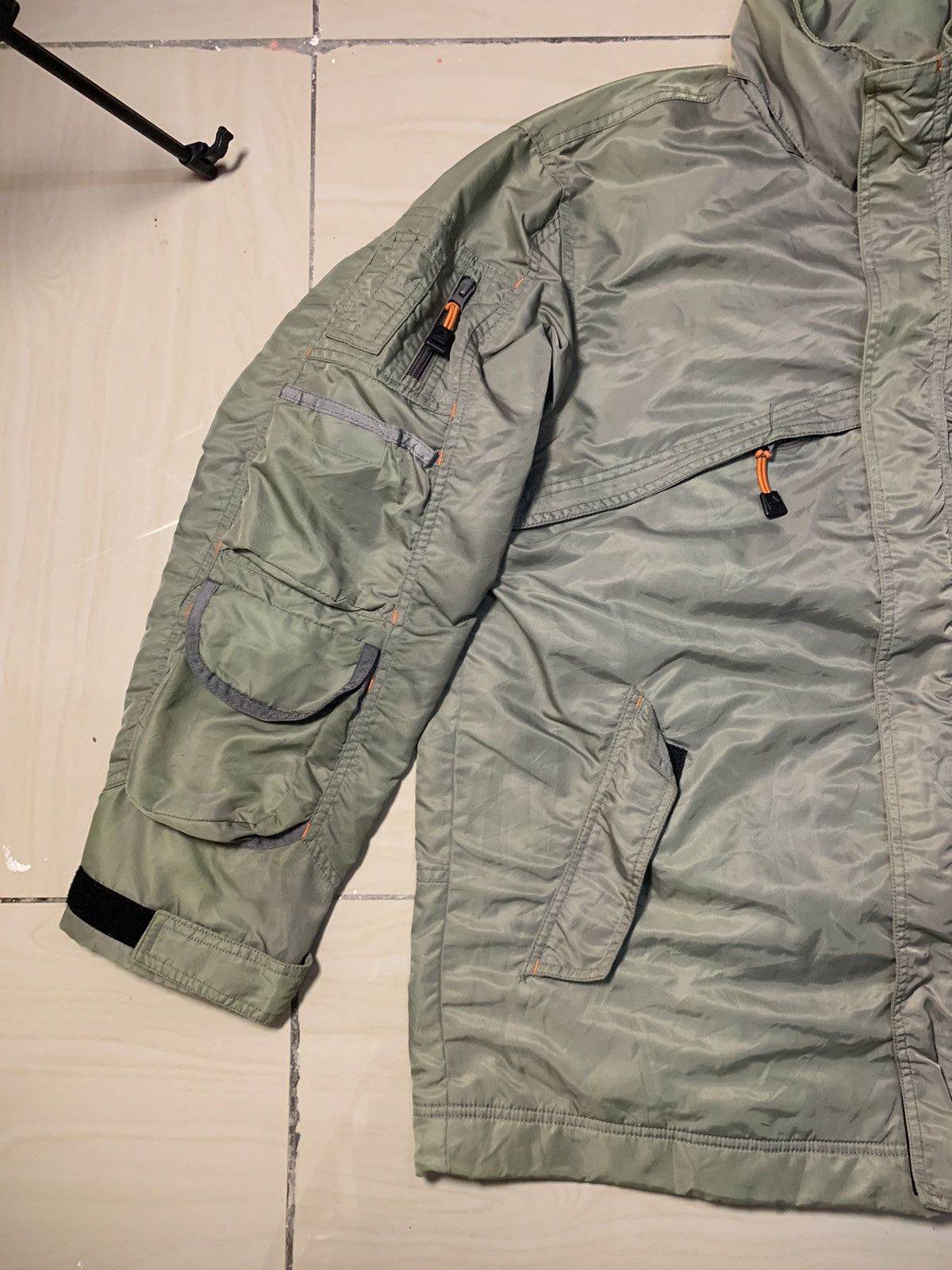 RARE AIRWALK MULTIPOCKET SLEEVE RARE WINDBREAKER SUNFADED