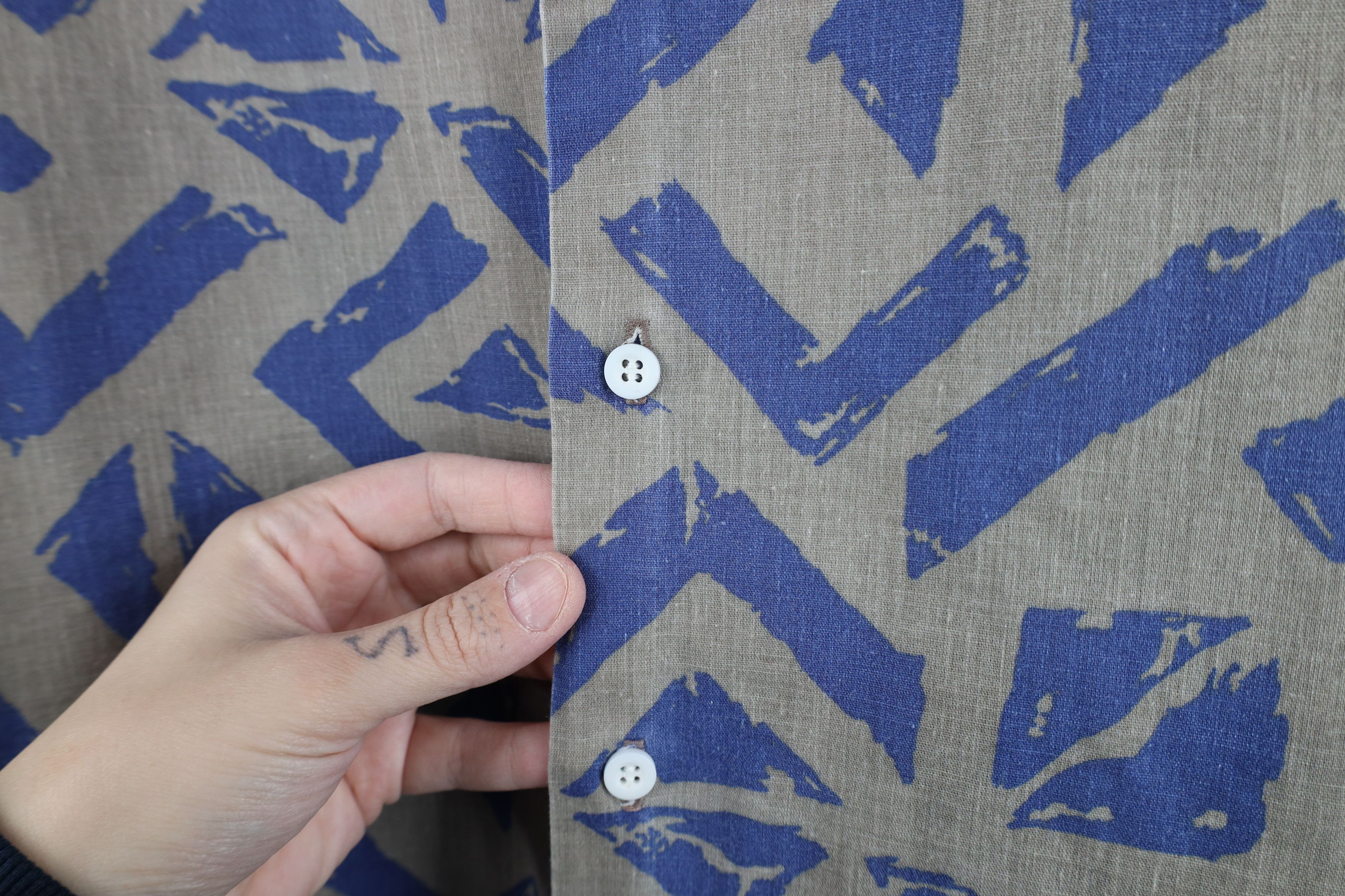 Vintage Vintage 70s Streetwear Geometric Collar Button Shirt USA Size US L / EU 52-54 / 3 - 4 Thumbnail