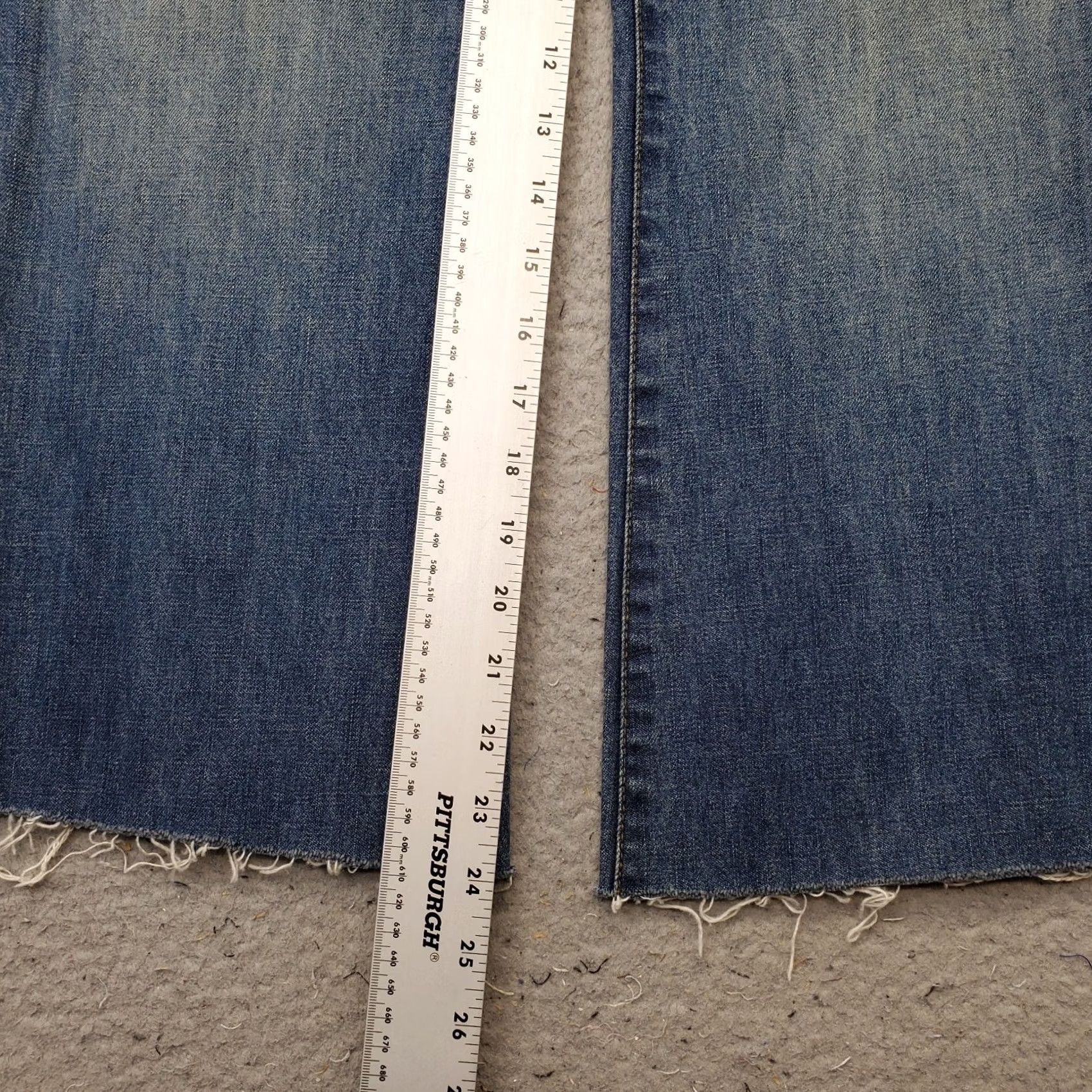 Kenneth Cole Kenneth Cole Bootcut Jeans Womens 32 Blue Denim Streetwear Grunge Frayed Hem Jeans Womens Size 32 Blue Denim 5-Pocket Boyfriend Bootcut Size 24" / US 00 / IT 34 - 4 Thumbnail