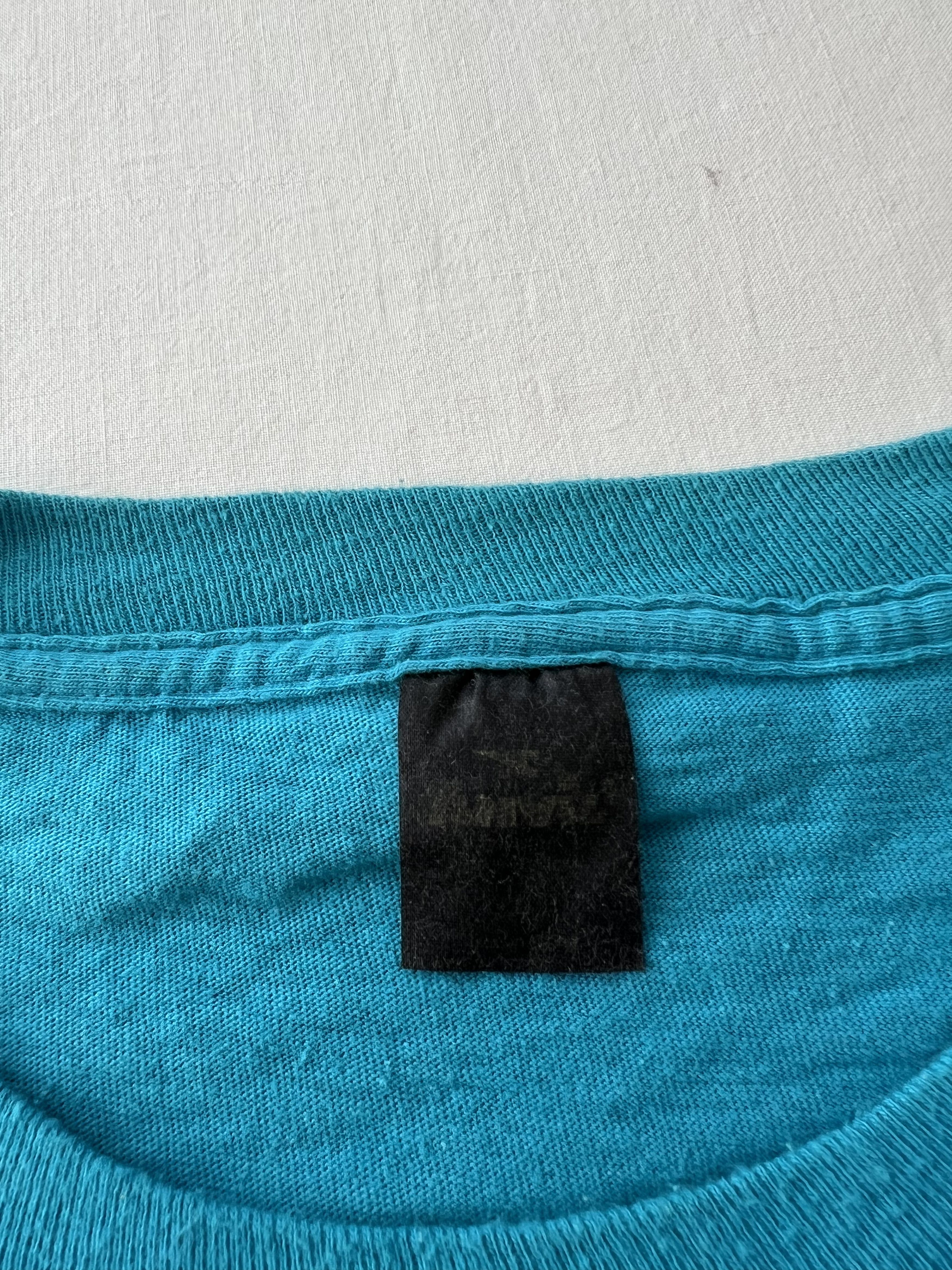 Band Tees Vintage 80s The Kinks Sacramento Kapitol Blue T-shirt Size US M / EU 48-50 / 2 - 12 Thumbnail