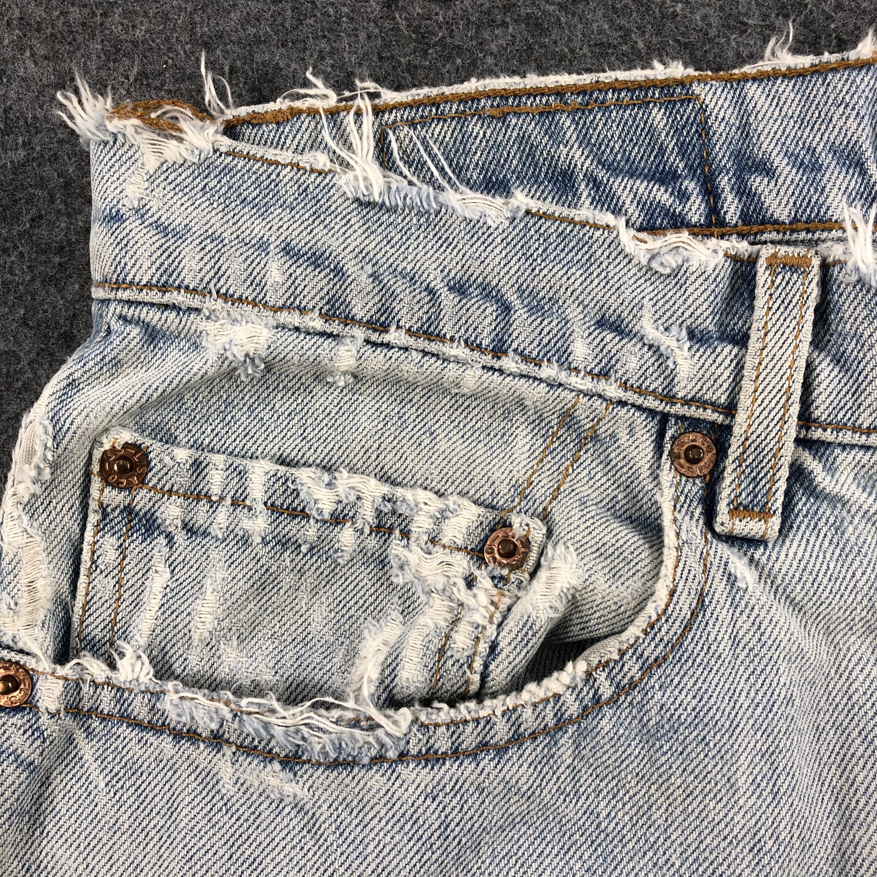 Levi's Vintage 90s Light Wash Levis 550 Jeans-J1658 Size US 30 / EU 46 - 10 Thumbnail