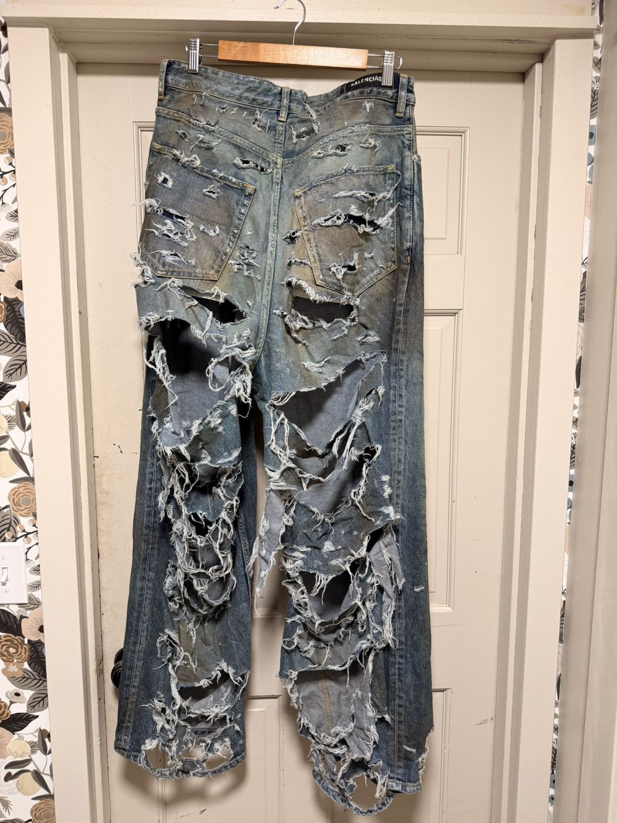 Balenciaga BALENCIAGA SUPER DESTROYED BAGGY PANTS Size US 33 - 2 Thumbnail