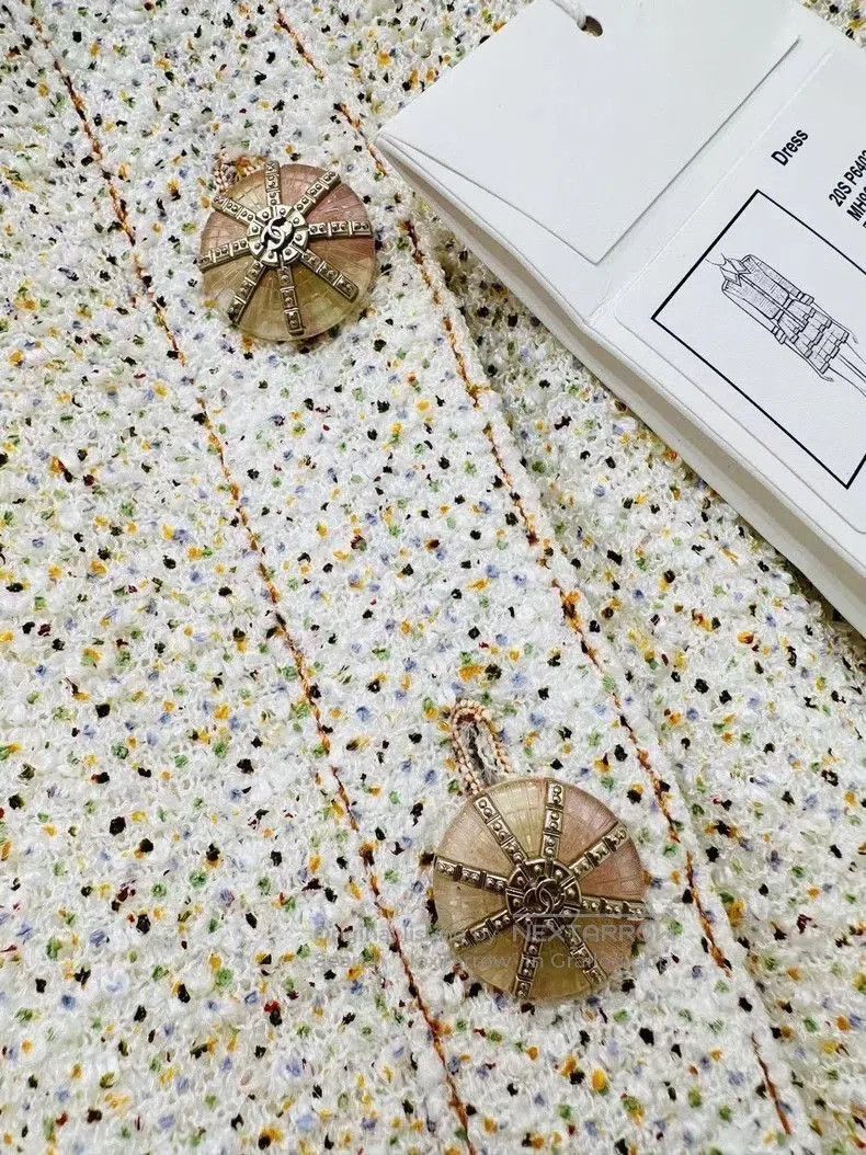 Chanel Chanel 20SS Beige Dress F34. Size US 34 / EU 50 - 4 Thumbnail