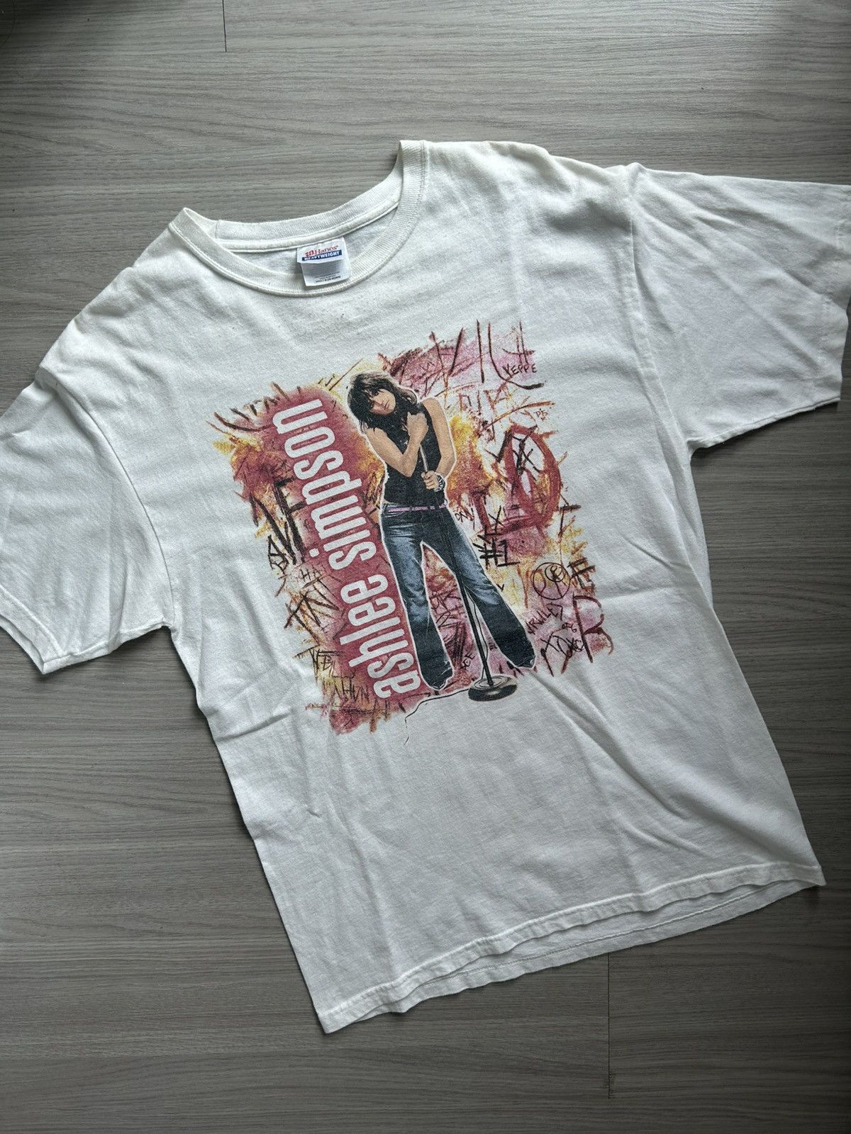 Vintage Ashlee Simpson Vintage T Shirt 00’ Size US M / EU 48-50 / 2 - 1 Thumbnail