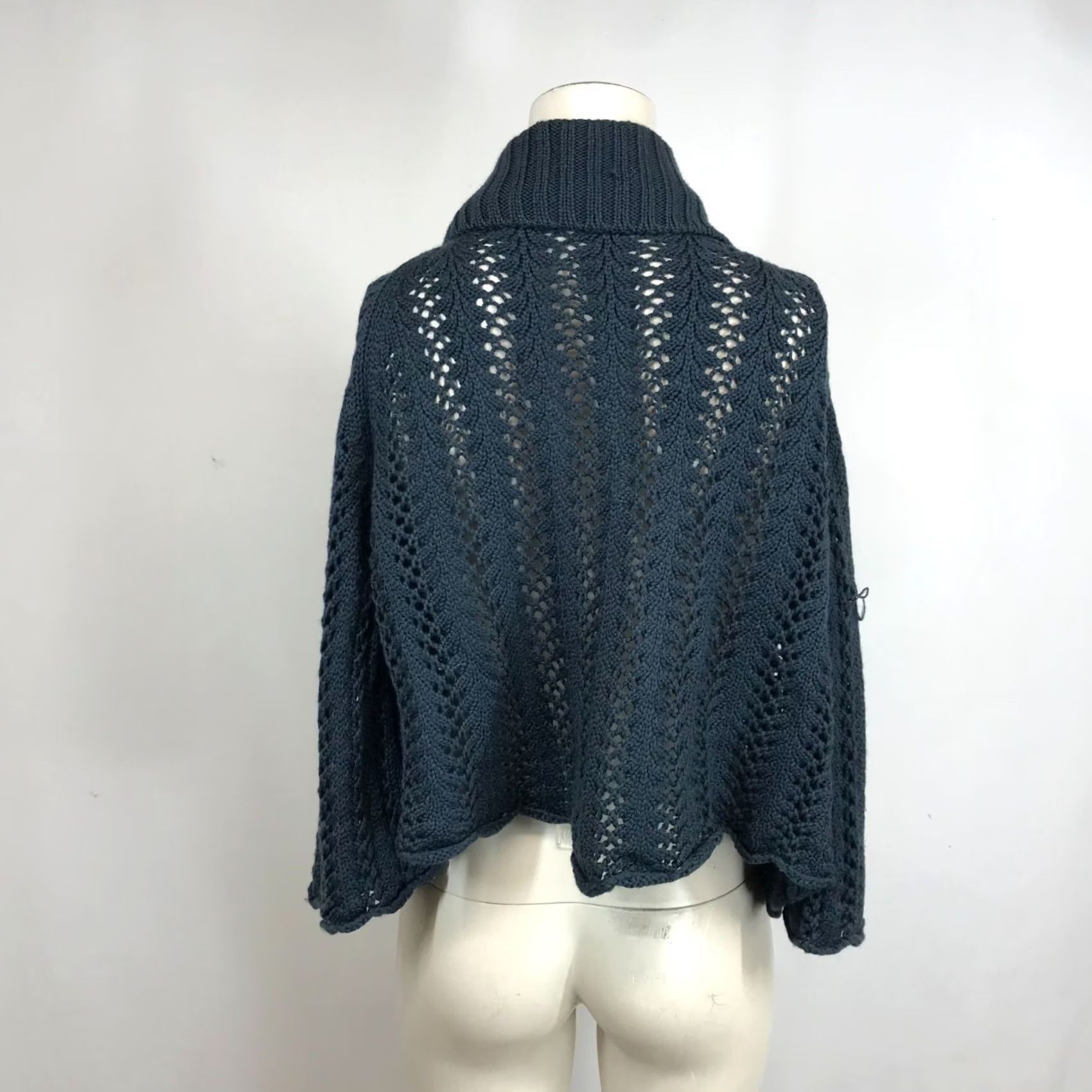 Saks Fifth Avenue SIGNATURE SAKS FIFTH AVENUE - WOMEN’S LARGE KNIT CARDIGAN, GRAY, COLLARED, 24 IN PIT TO PITCH, 21 IN SHOULDER TO HEM Size L / US 10 / IT 46 - 5 Thumbnail