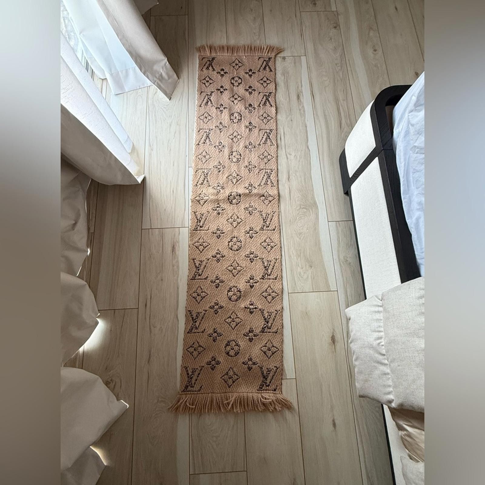 Louis Vuitton Louis Vuitton Beige and Brown Scarf Size ONE SIZE - 2 Thumbnail
