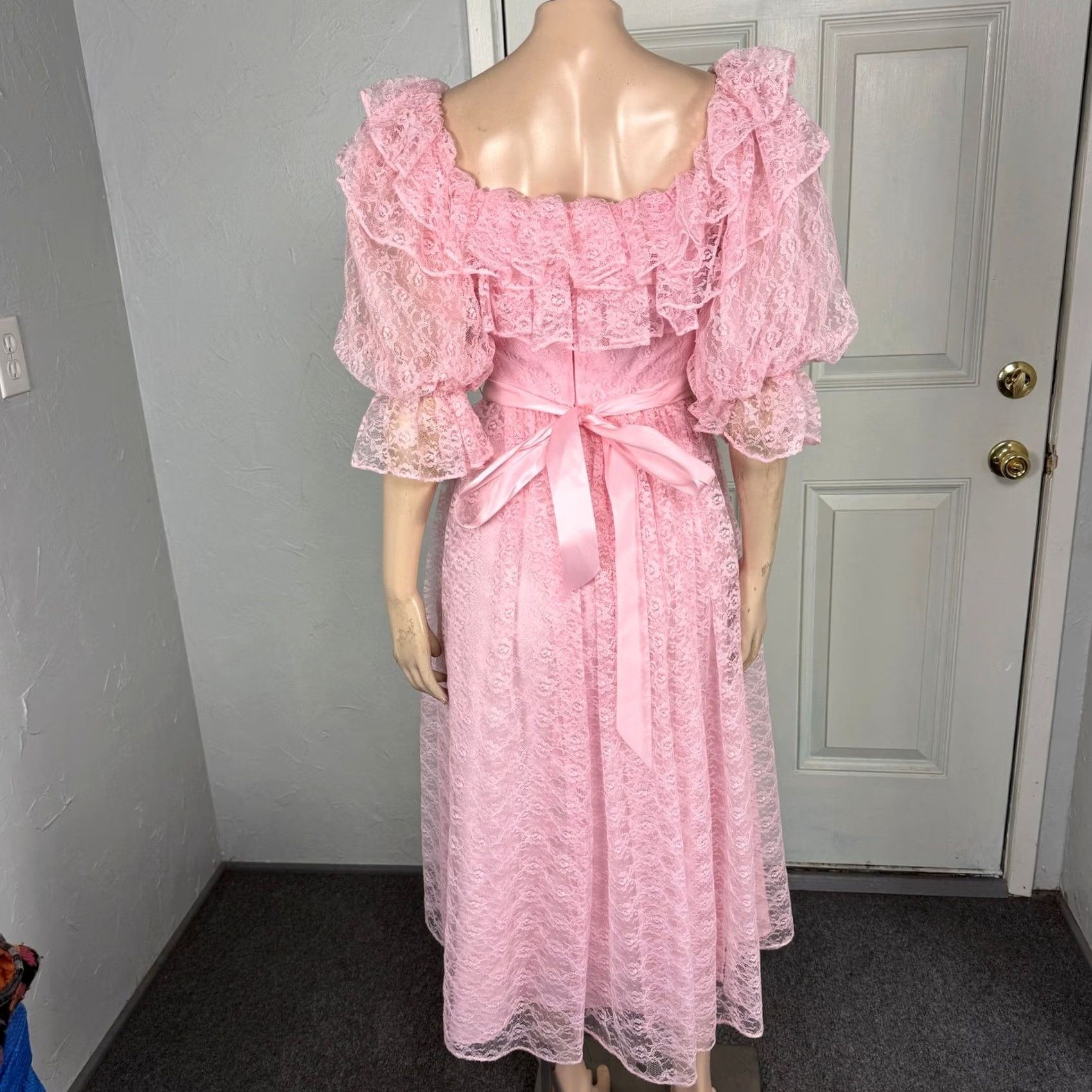Vintage VINTAGE Roberta Dress Puff Sleeve Lace Floral Pink 2XS Ball Gown Formal Party/Cocktail Ladies Womens 80s Vintage Size XXS / US 00 / IT 34 - 4 Thumbnail