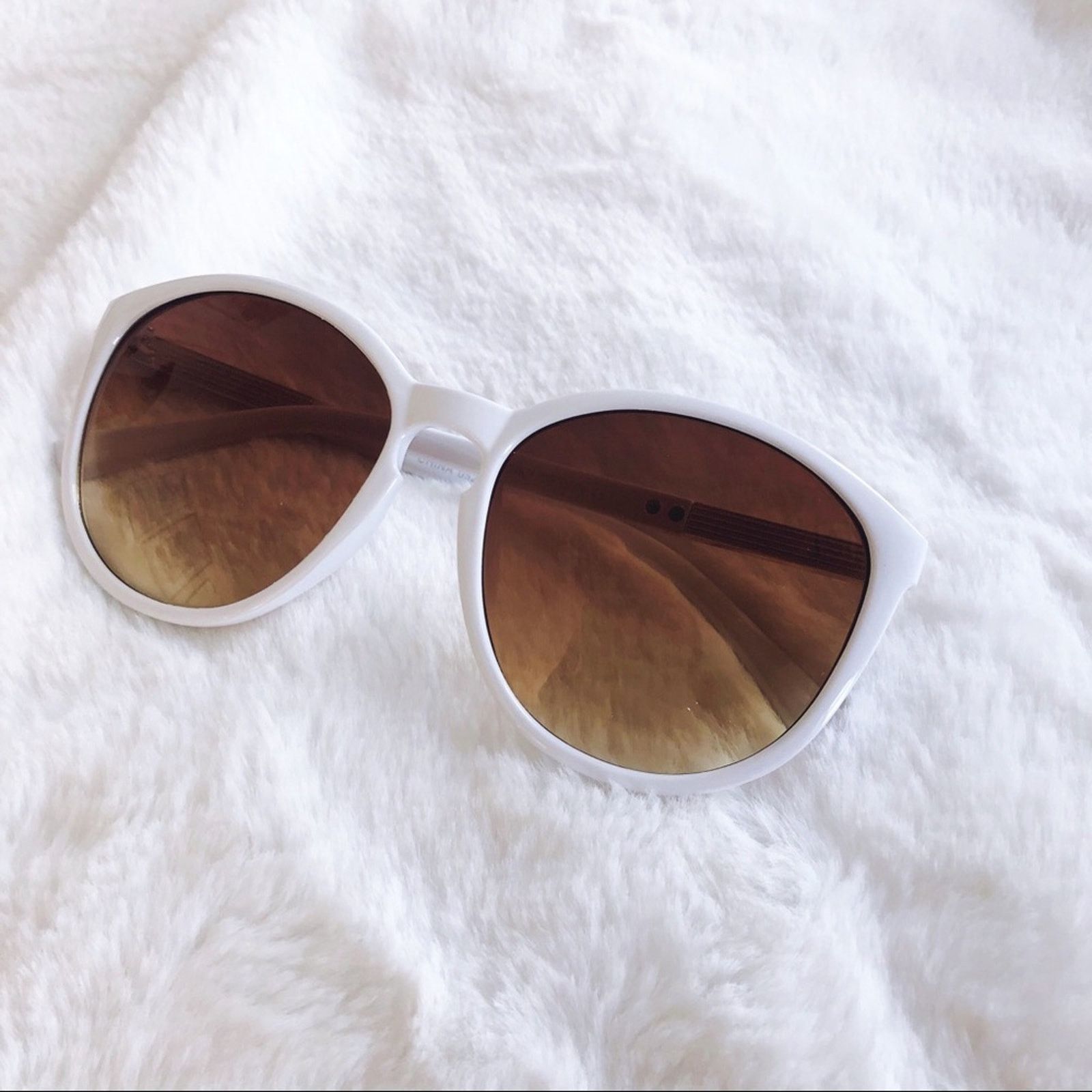 Other Celia White Cat Eye Full Rim Sunglasses Size ONE SIZE - 3 Thumbnail