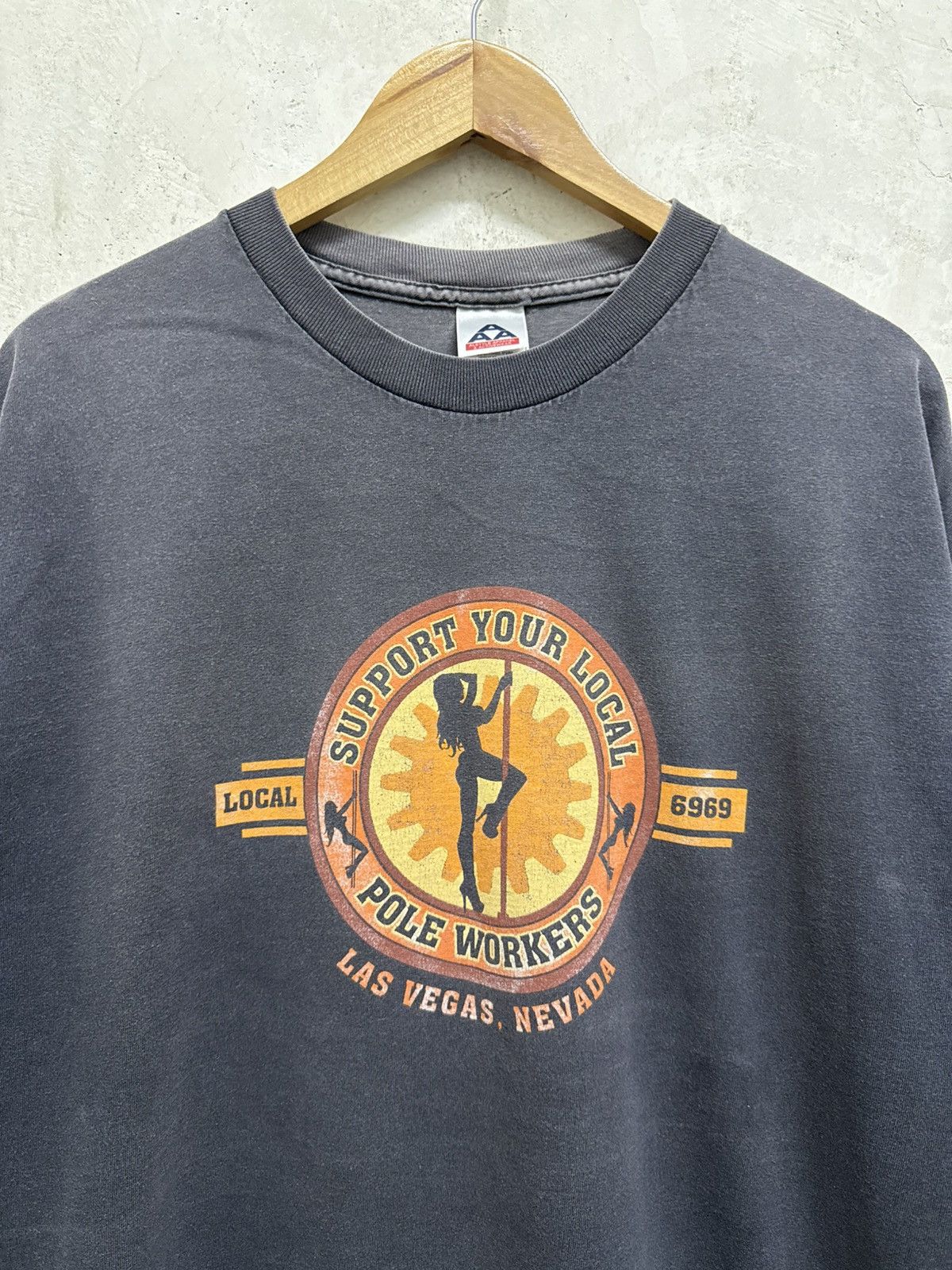 Vintage 2000s Sun Faded Pole Dancers T-Shirt Size US XXL / EU 58 / 5 - 2 Thumbnail
