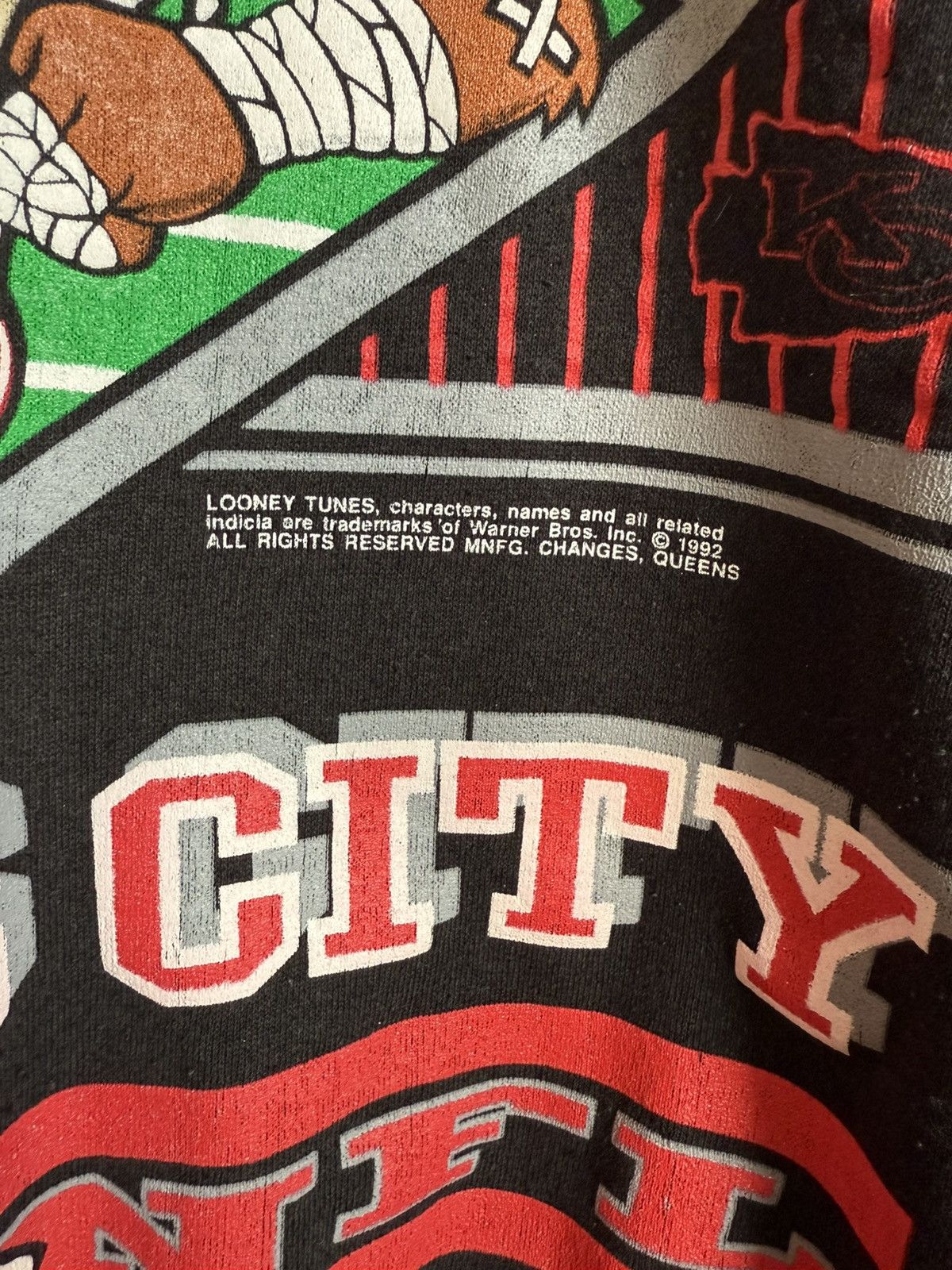 Warner Bros Rare vintage 1992 KC Kansas City Chiefs Taz sweatshirt Size US XL / EU 56 / 4 - 7 Thumbnail