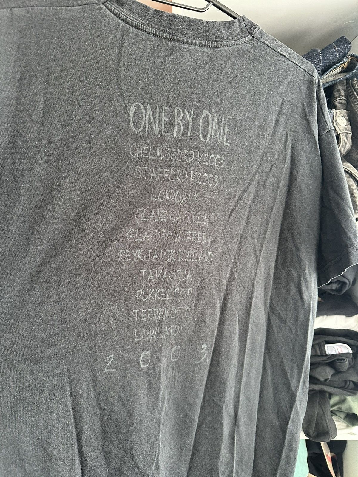 Band Tees 🔥VINTAGE FOO FIGHTERS ONE BY ONE 2003 TOUR T SHIRT Size US M / EU 48-50 / 2 - 6 Thumbnail