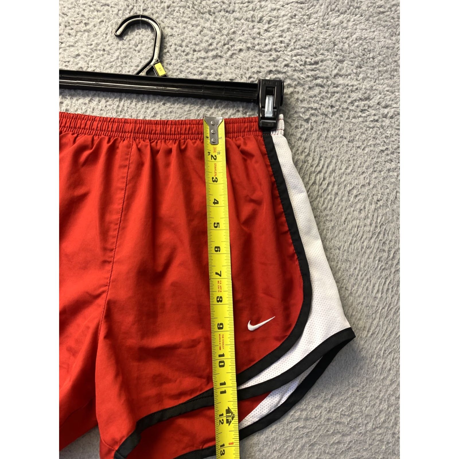 Nike Nike Women Red Athletic Shorts S Red / 97-37 High Rise Polyester Regular Inseam 3.25 in. Activewear Pants Style Athletic Fit Brand Nike Women Red Size 28" / US 6 / IT 42 - 4 Thumbnail