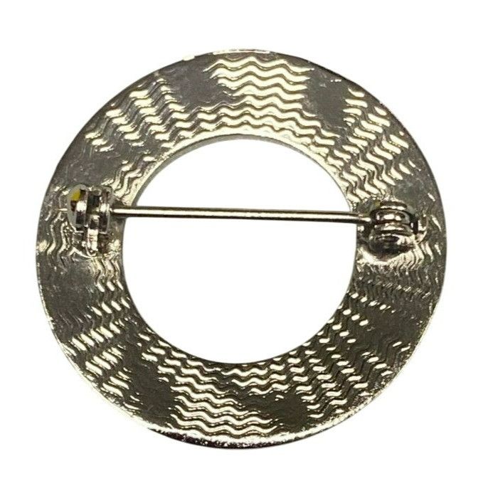 Other Vintage Round Silver-Tone Brooch Pin With Geometric Engraved Size ONE SIZE - 3 Thumbnail