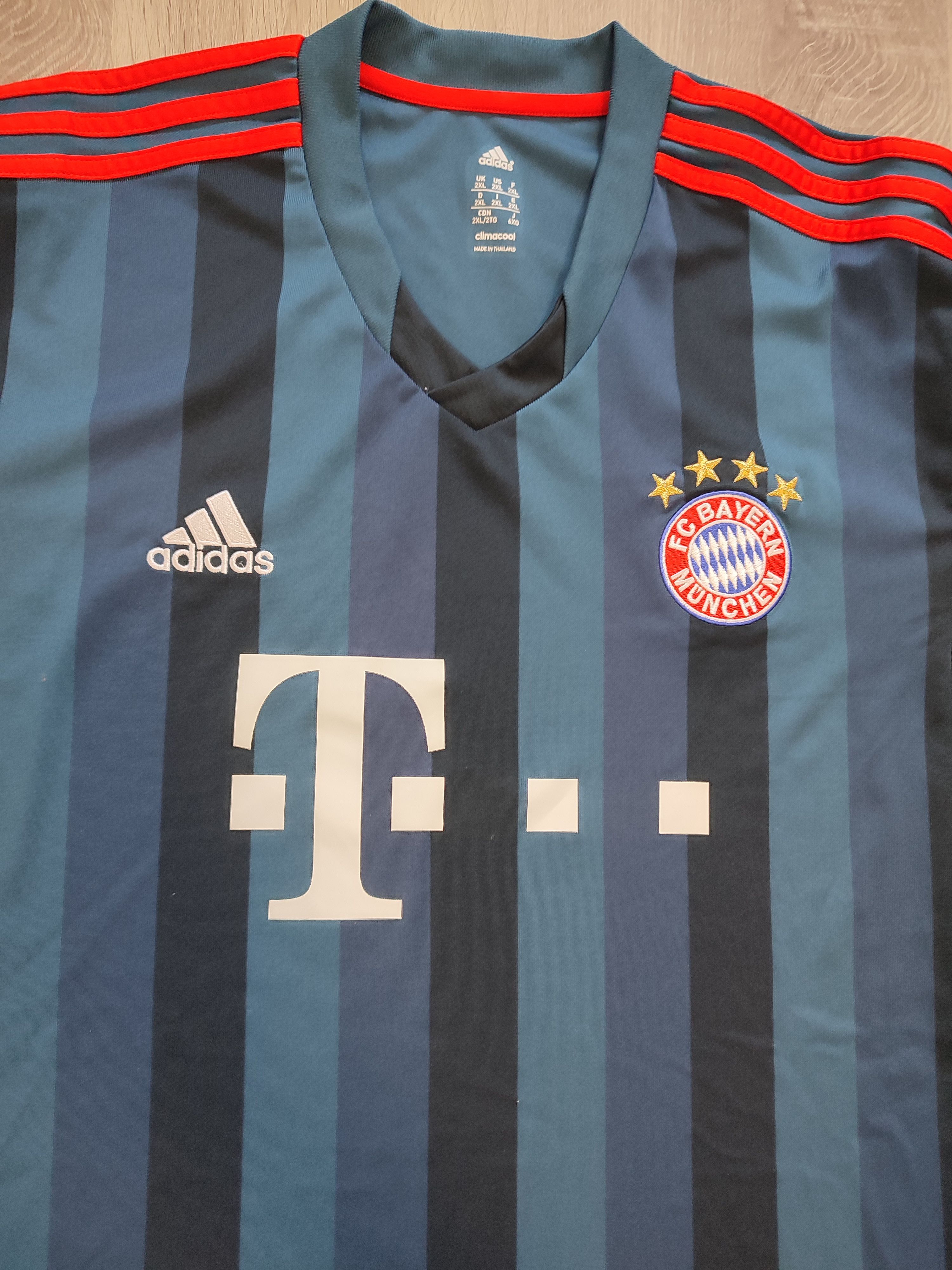 Adidas FC BAYERN MUNICH 2013/2014 THIRD FOOTBALL XL Size US XL / EU 56 / 4 - 6 Thumbnail