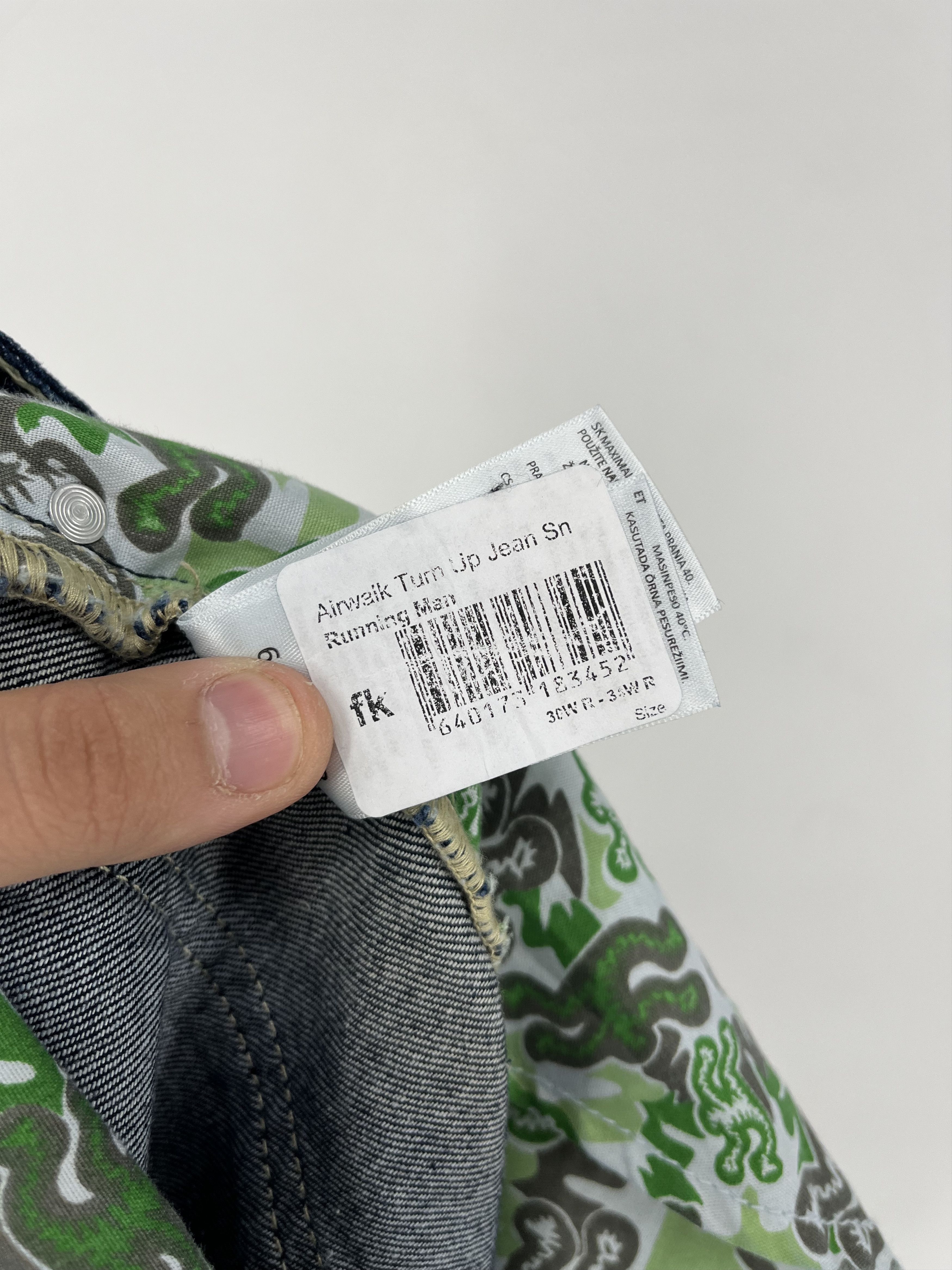 Airwalk × Vintage Vintage Airwalk Turn Up Jean Running Man Skate Jeans Size US 32 / EU 48 - 12 Thumbnail