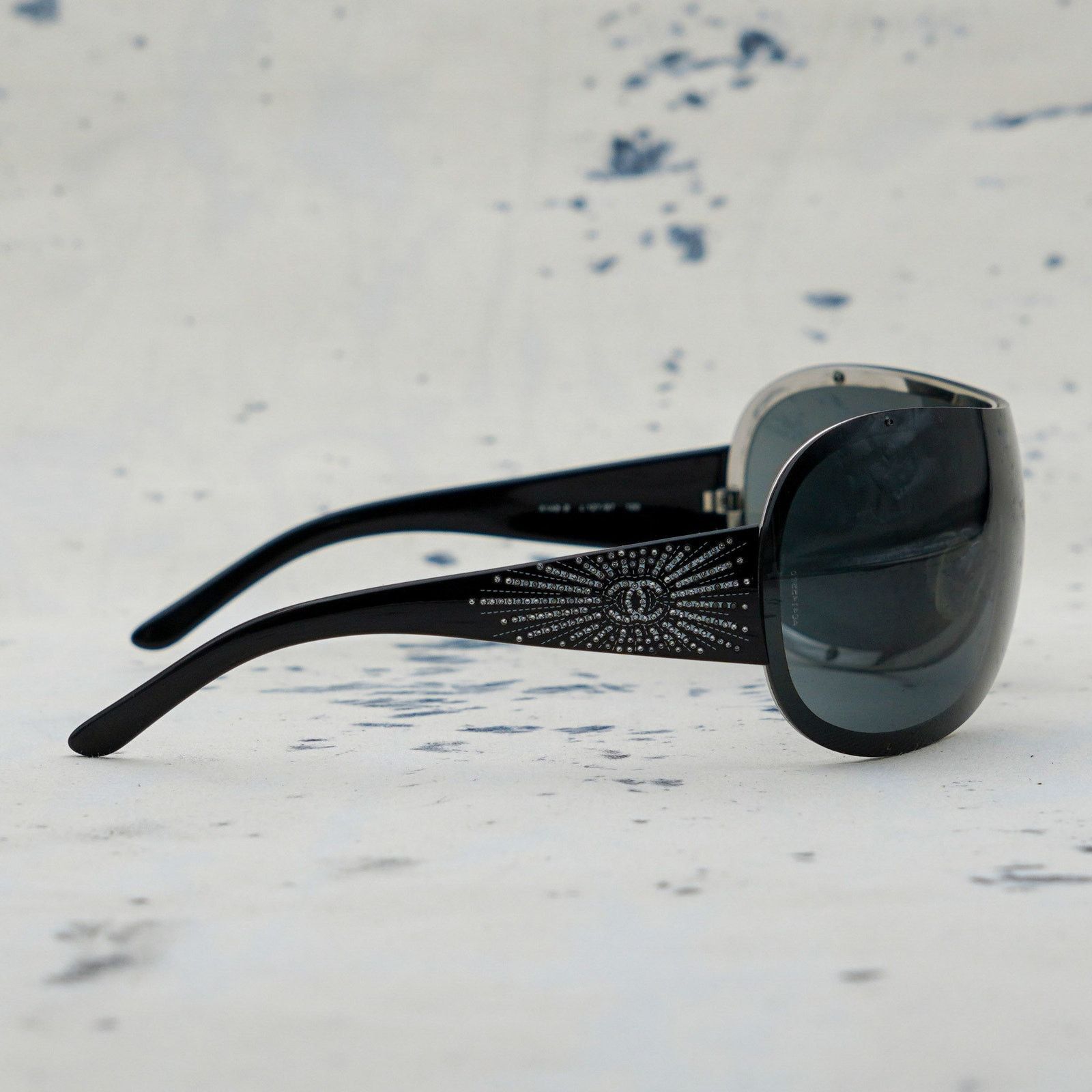 Chanel Vintage chanel 4148 black crystal cc logo shield sunglasses Size ONE SIZE - 3 Thumbnail