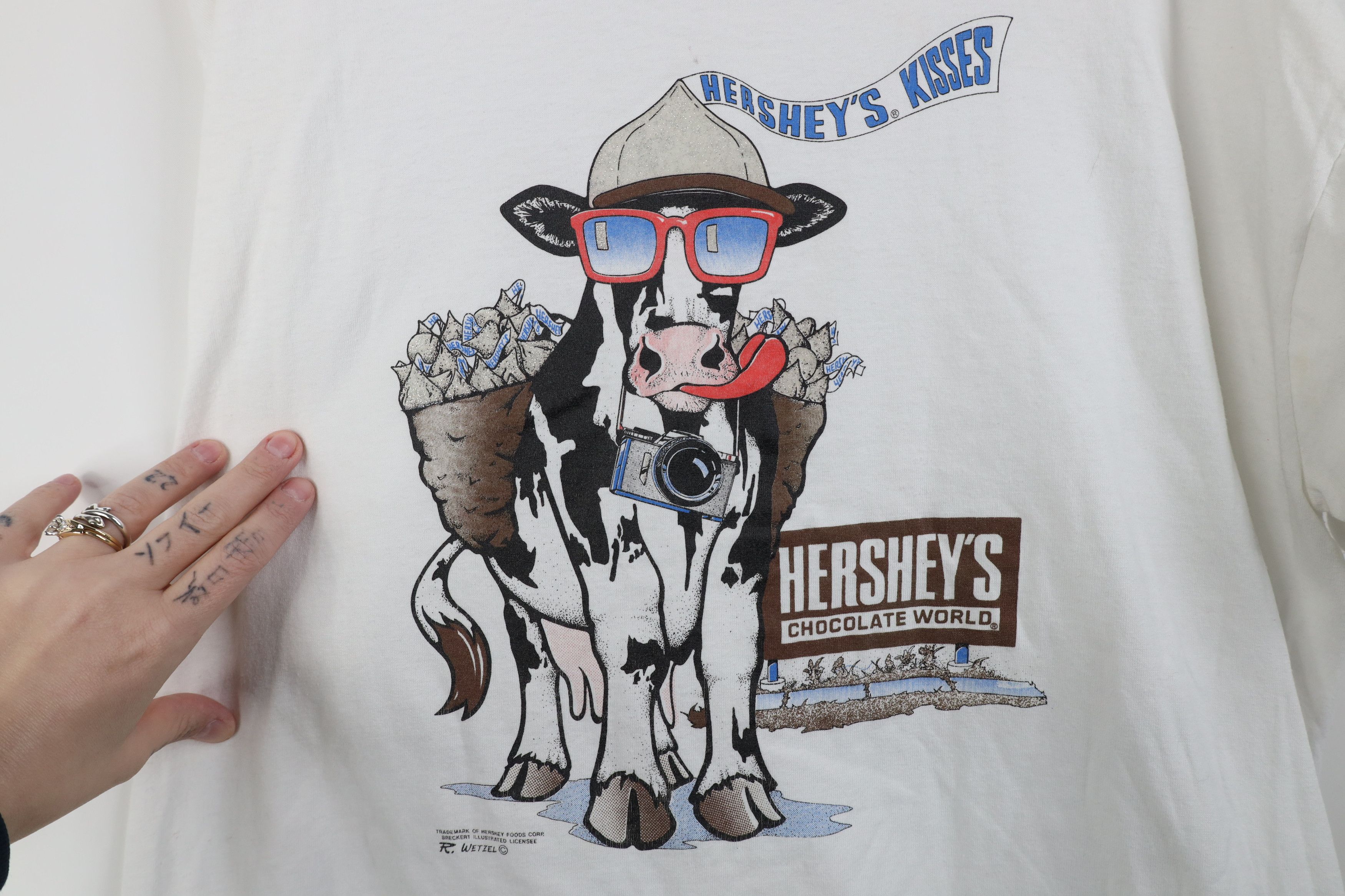 Fruit Of The Loom Vintage 90s Hersheys Chocolate Chocolate World Cow T-Shirt Size US XL / EU 56 / 4 - 4 Thumbnail