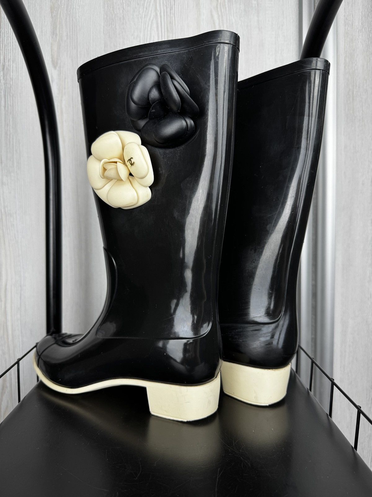 Chanel CHANEL Rubber Camellia Rain Boots Black size 37 Size US 7 / IT 37 - 12 Thumbnail