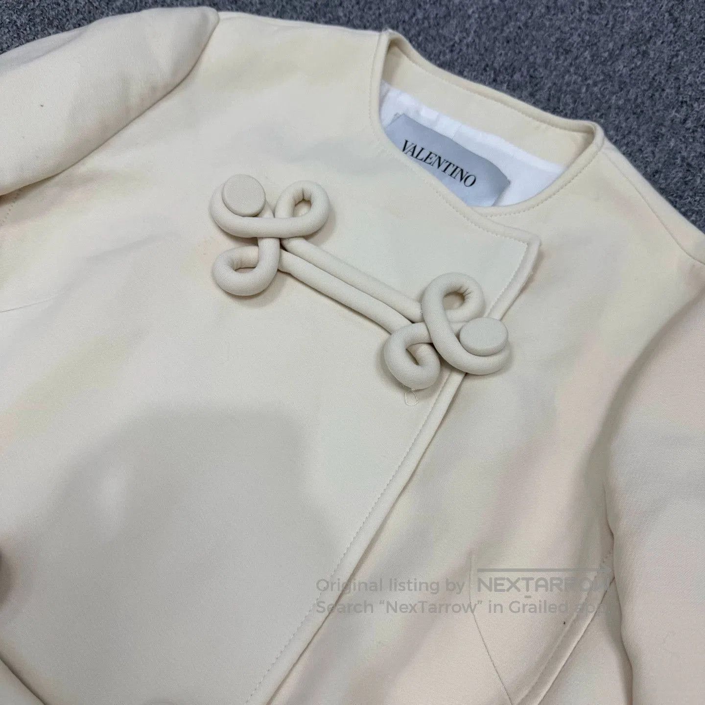Valentino Valentino Wool Coat with Chinese Knot. Size US M / EU 48-50 / 2 - 3 Thumbnail