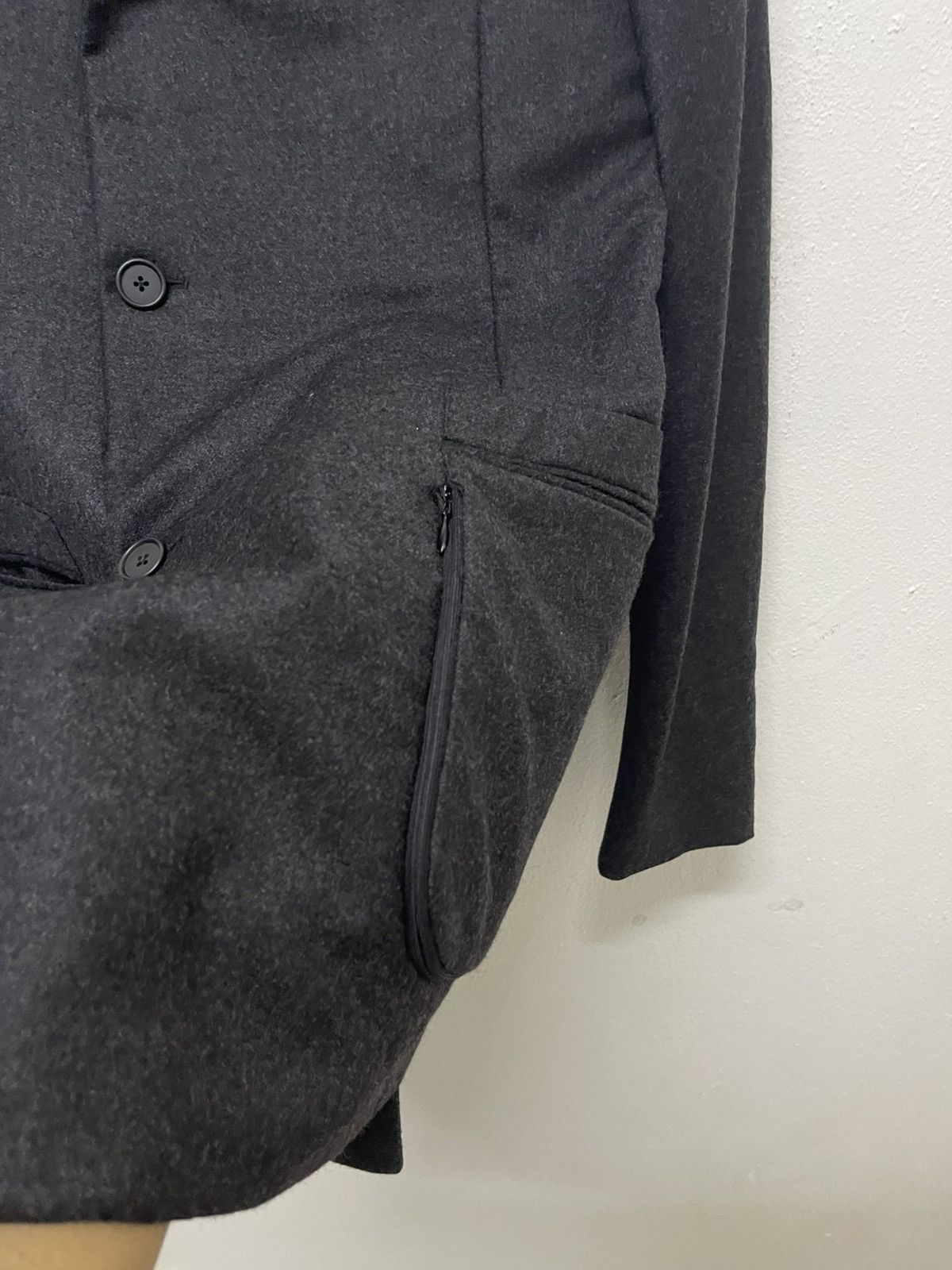 Gianfranco Ferre 1990s GIANFRANCO FERRE DOUBLE BREAST WOOL COAT RAYON LINEN Size US M / EU 48-50 / 2 - 6 Thumbnail