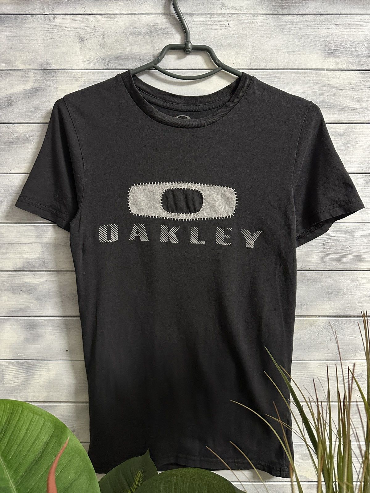 Vintage Rare Vintage T-Shirt Oakley Big Logo Size S. Size US S / EU 44-46 / 1 - 1 Thumbnail