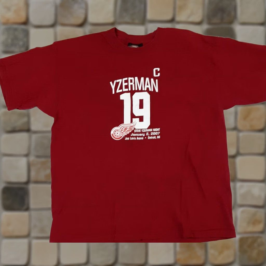 Vintage VINTAGE Detroit Red Wings Steve Yzerman Night at Joe Louis Arena T-Shirt XL Shirts Red Mens Hockey 80s Night Joe Louis Arena Steve Yzerman Size US XL / EU 56 / 4 - 1 Thumbnail