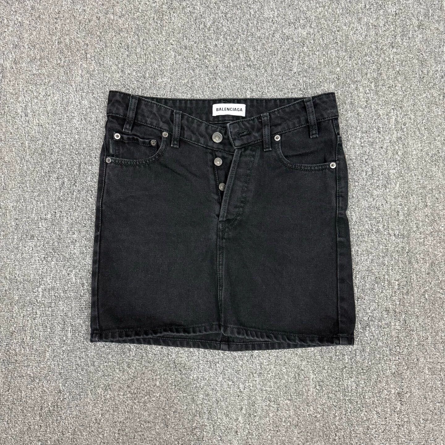 Balenciaga Balenciaga distressed denim leather tag mini skirt 36 mint Size 25" / US 0 / IT 36 - 1 Thumbnail