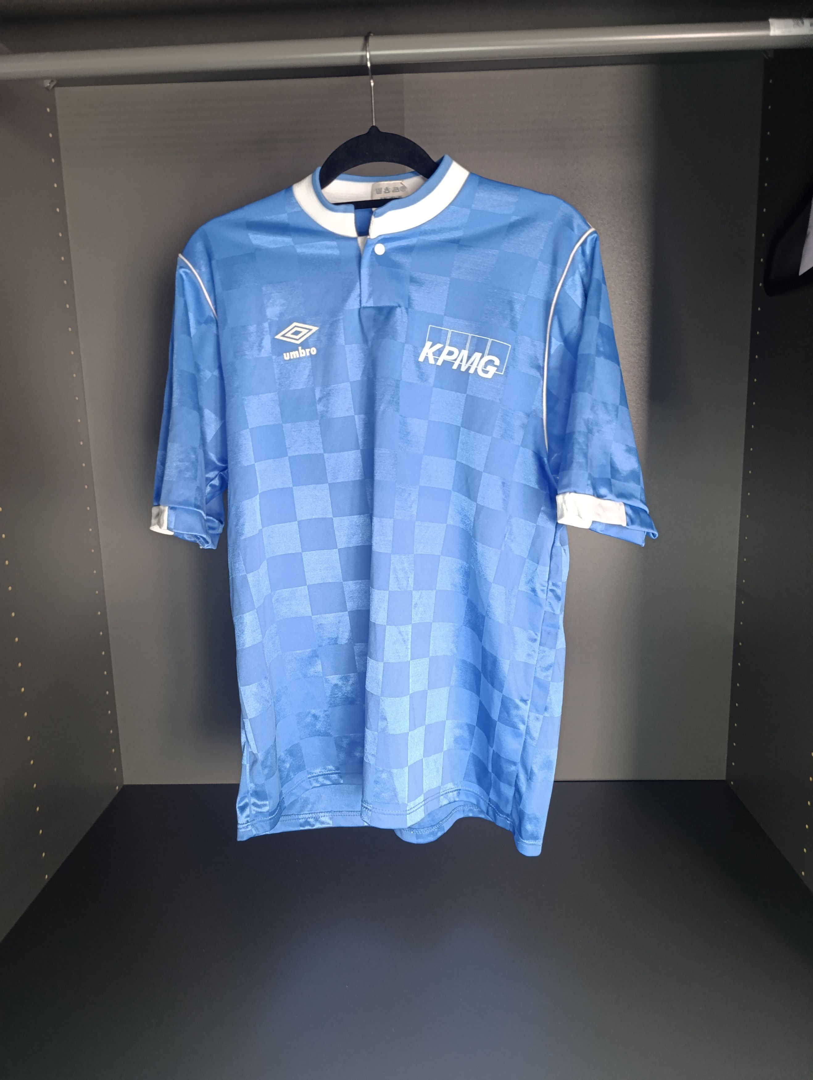 Umbro Vintage Umbro kpmg jersey tshirt Size US L / EU 52-54 / 3 - 1 Thumbnail