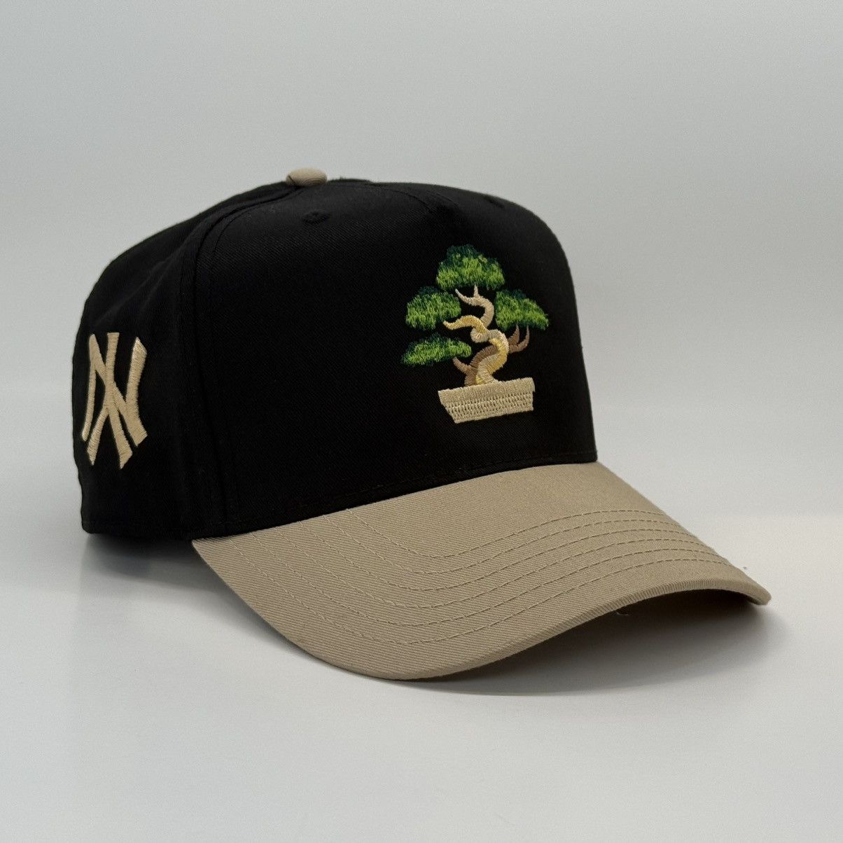 Japanese Brand New York Bonsai Tree Black and Khaki Snapback Size ONE SIZE - 1 Thumbnail