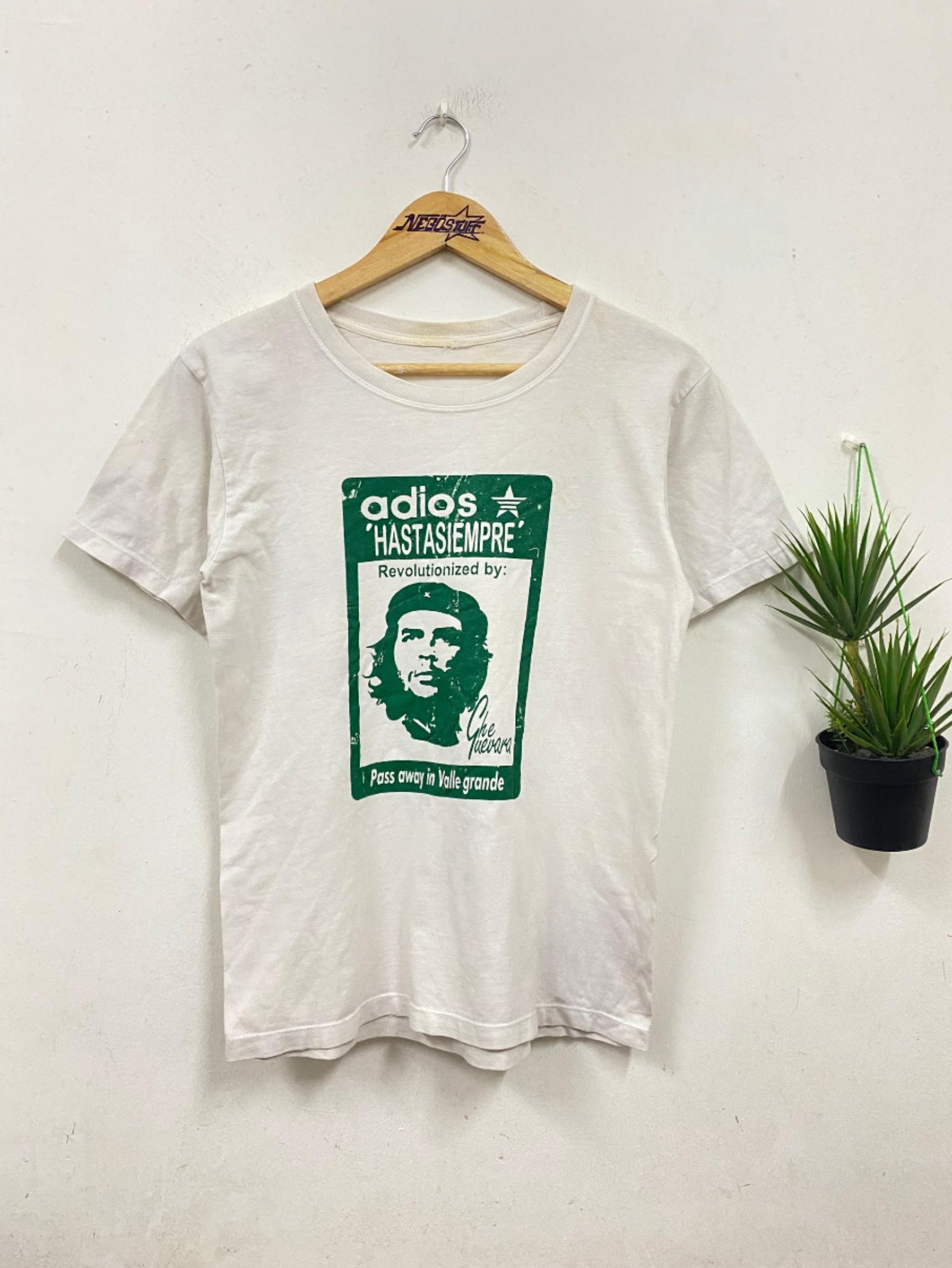 Band Tees Vintage Y2K Che Guevara adidas parody t shirt Size US S / EU 44-46 / 1 - 1 Thumbnail