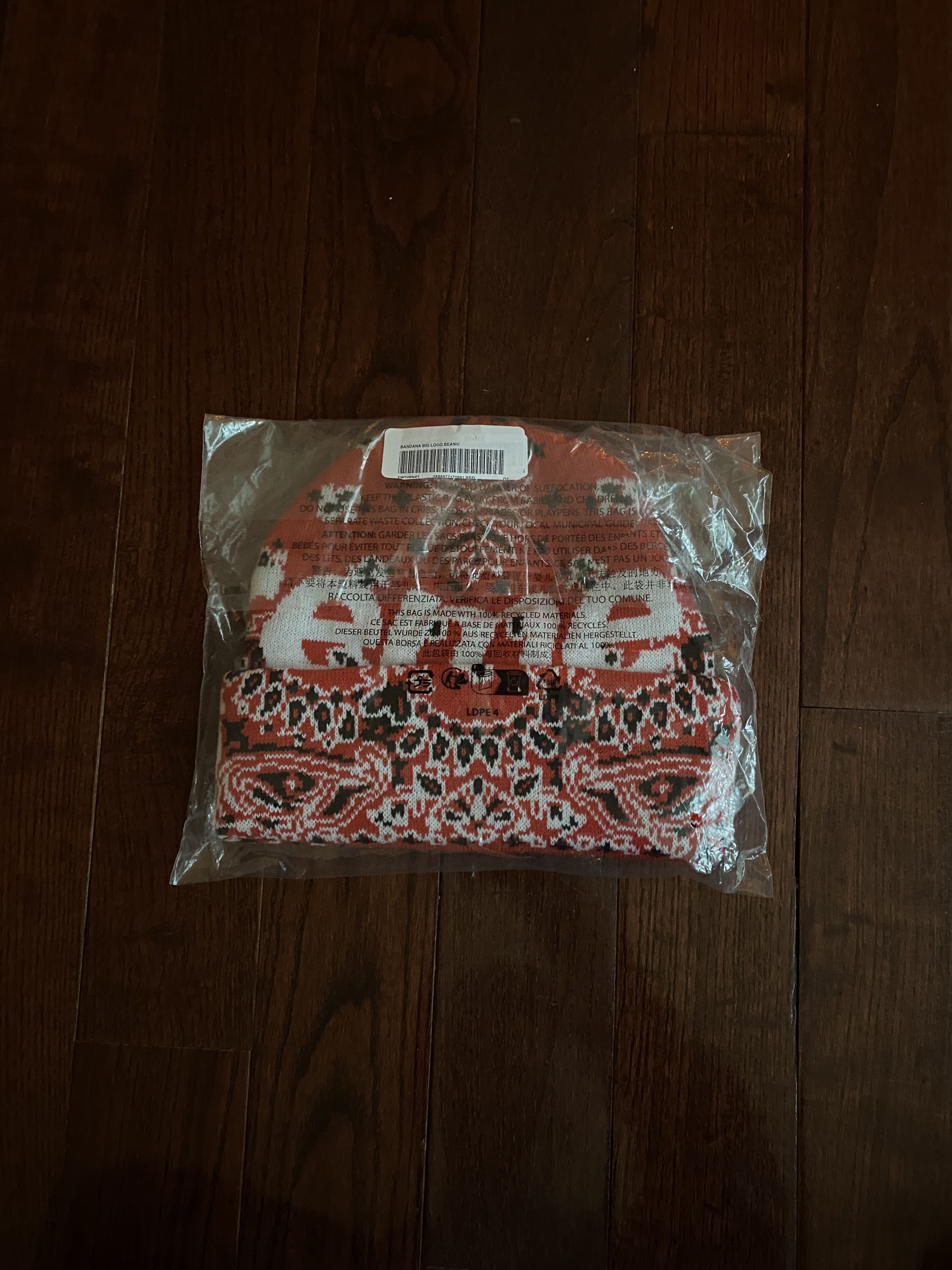 Supreme Big Logo Beanie Red Bandana FW24 Size ONE SIZE - 2 Thumbnail