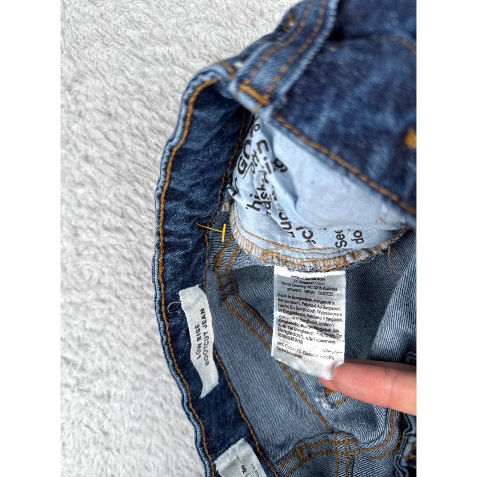 Cotton On VINTAGE Cotton On Women's Jeans Bootcut Low Rise Dark Blue Denim 24x30 Size 2 Slimming Size 26" / US 2 / IT 38 - 7 Thumbnail