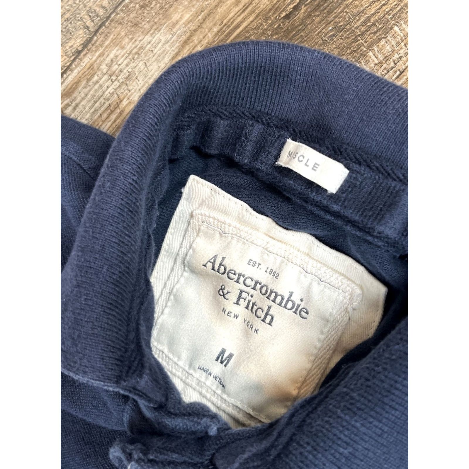 Abercrombie & Fitch VINTAGE Abercrombie & Fitch Shirt Mens M Muscle Fit Blue Embroidered Football Crew Neck Short Sleeve Shirt Mens Blue Football 90s Inspired Size US M / EU 48-50 / 2 - 5 Thumbnail
