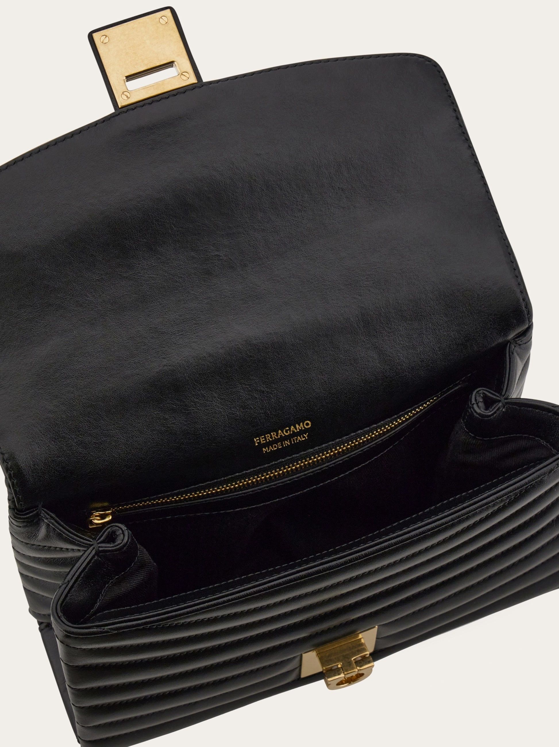 Salvatore Ferragamo o1s1rm0325 Size: OS / Shoulder Bag in Black Size ONE SIZE - 6 Thumbnail