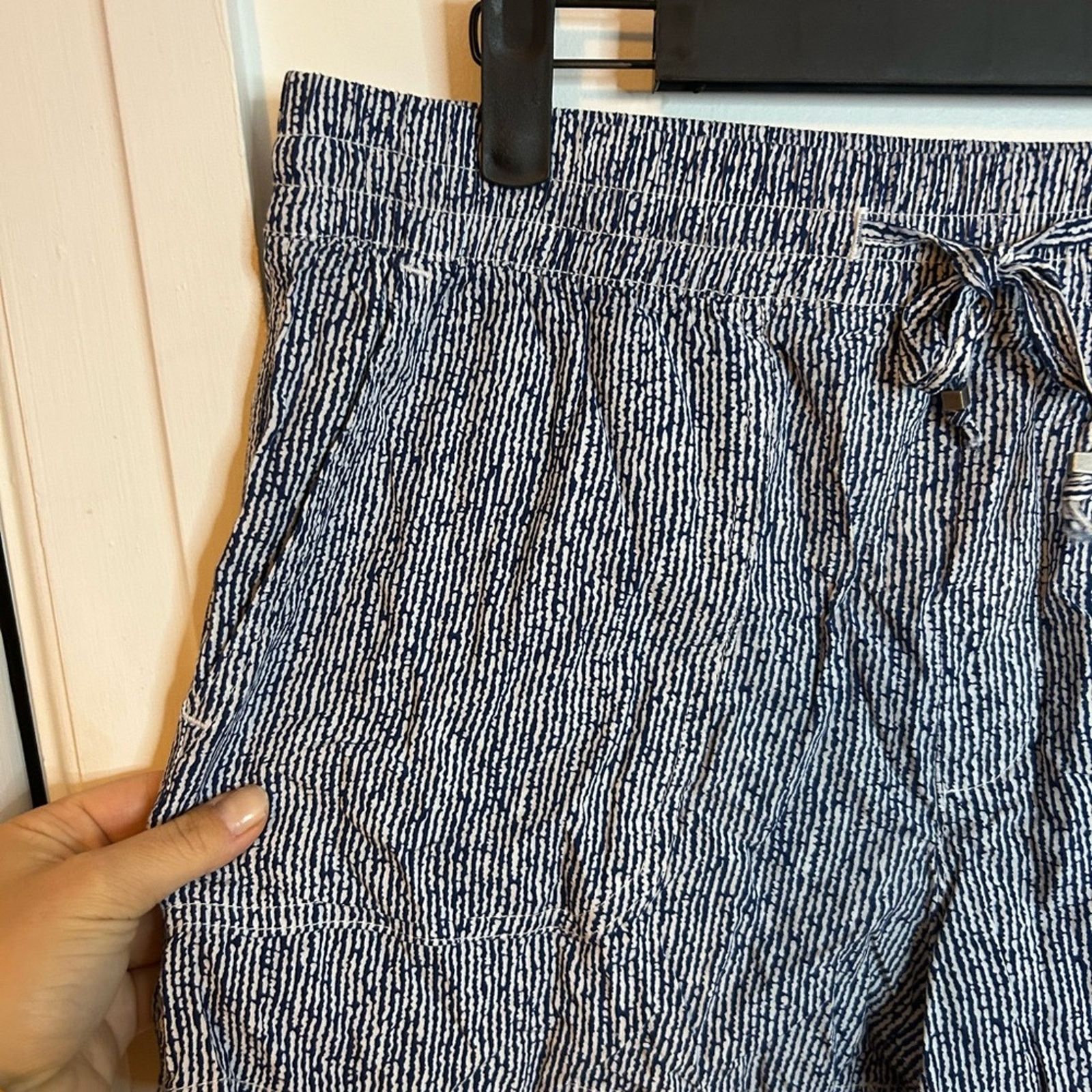 Banana Republic Banana Republic Navy Blue Soft Stripe Drawstring Shorts Size 30" / US 8 / IT 44 - 6 Thumbnail