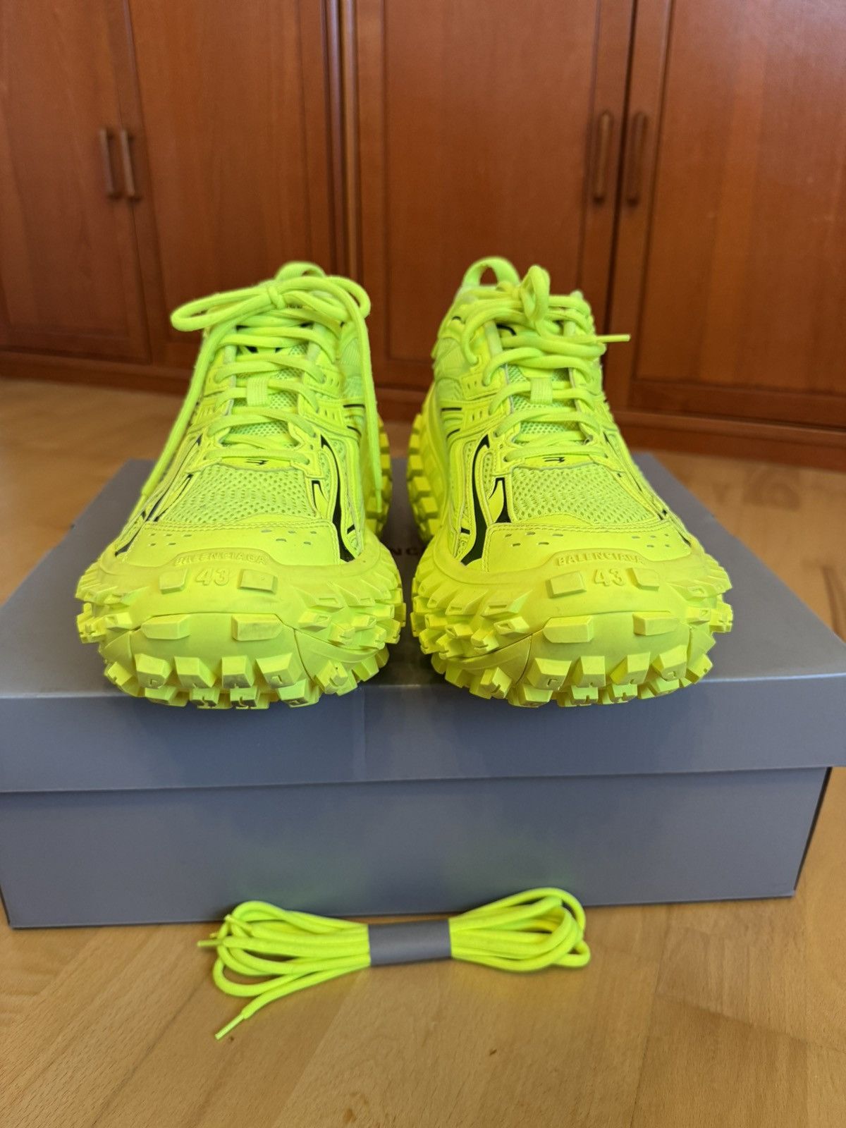 Balenciaga Balenciaga Defender Neon Yellow Size US 10 / EU 43 - 6 Thumbnail