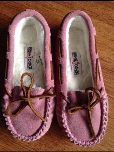 Minnetonka NEW* Minnetonka Girls Pink Suede Faux Fur Moccasins Size US 11 / IT 41 - 1 Thumbnail