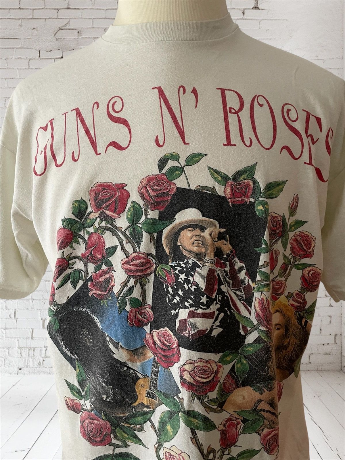 Vintage Vintage Guns N’ Roses 1993 Skin ‘N Bones World Tour T-Shirt Size US XL / EU 56 / 4 - 2 Thumbnail