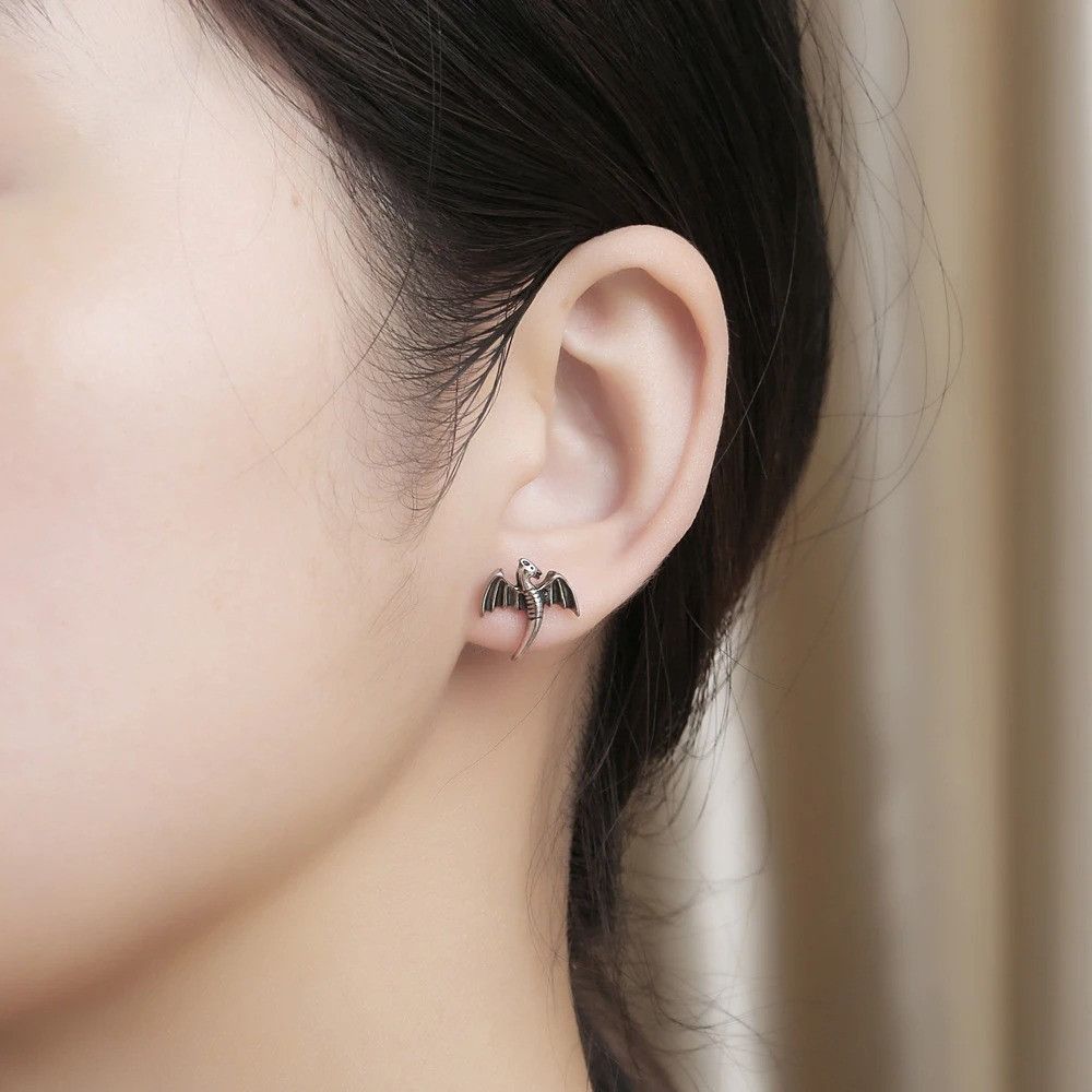 Vintage 2pcs Creative Flying Dragon Earrings Size ONE SIZE - 2 Thumbnail