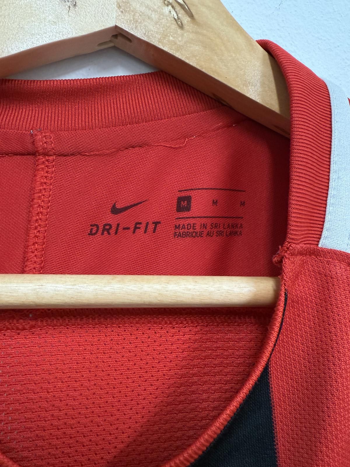 Nike Nike Dri-FIT Red and Black Striped Soccer Jersey Medium Size US M / EU 48-50 / 2 - 3 Thumbnail