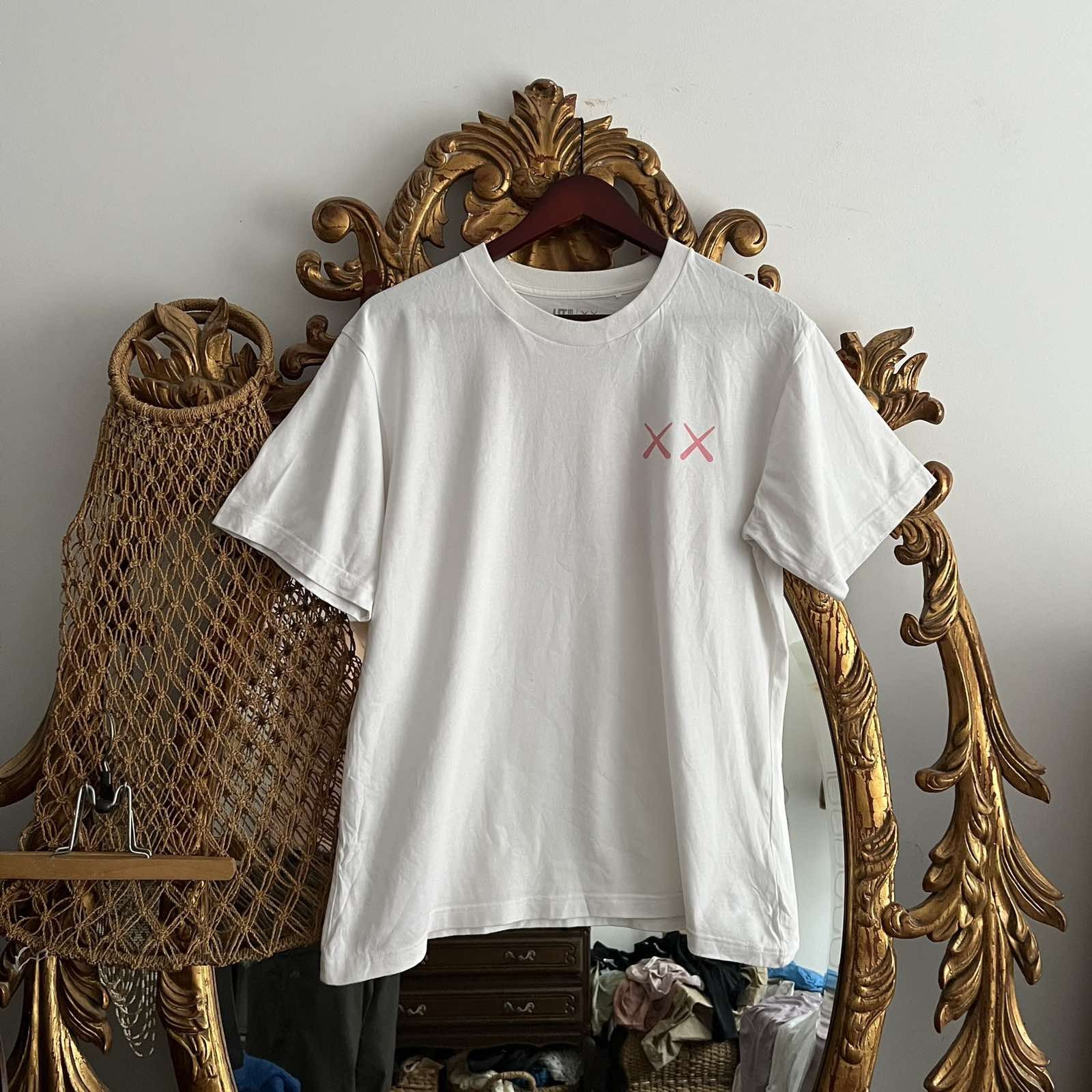 Kaws Kaws Uniqlo White T Shirt Sz M Size US M / EU 48-50 / 2 - 3 Thumbnail