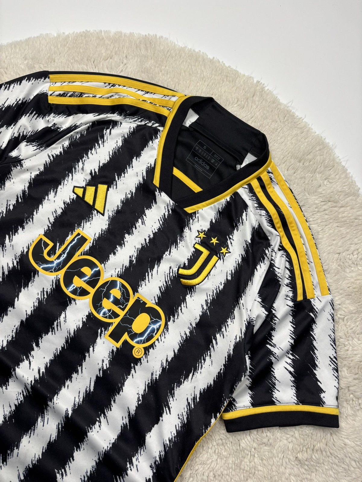 Adidas Adidas Juventus FC 2023/24 Home Soccer Jersey Size US S / EU 44-46 / 1 - 2 Thumbnail