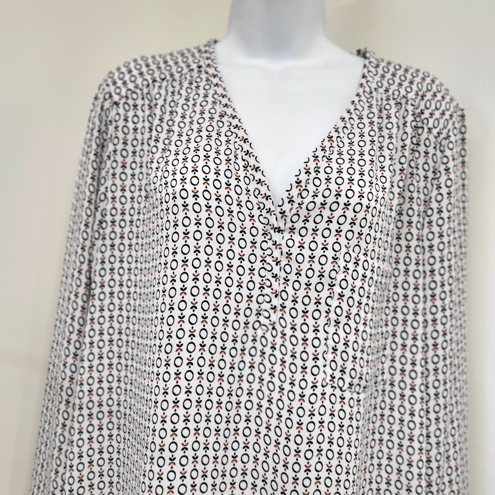 Vintage Pleione Blouse Women's Size XL Black/White Geo Print Long Sleeve VNeck Polyester Geometric Pattern Geo Print Shirt Womens XL Size XL / US 12-14 / IT 48-50 - 5 Thumbnail