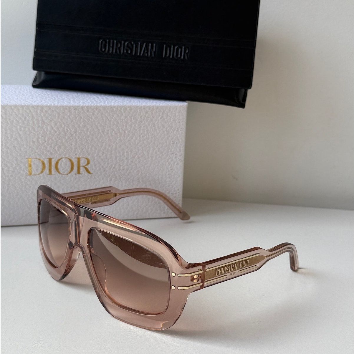 Dior NEW Dior Signature M1U Mask Sunglasses in Pink Transparent Size ONE SIZE - 1 Thumbnail