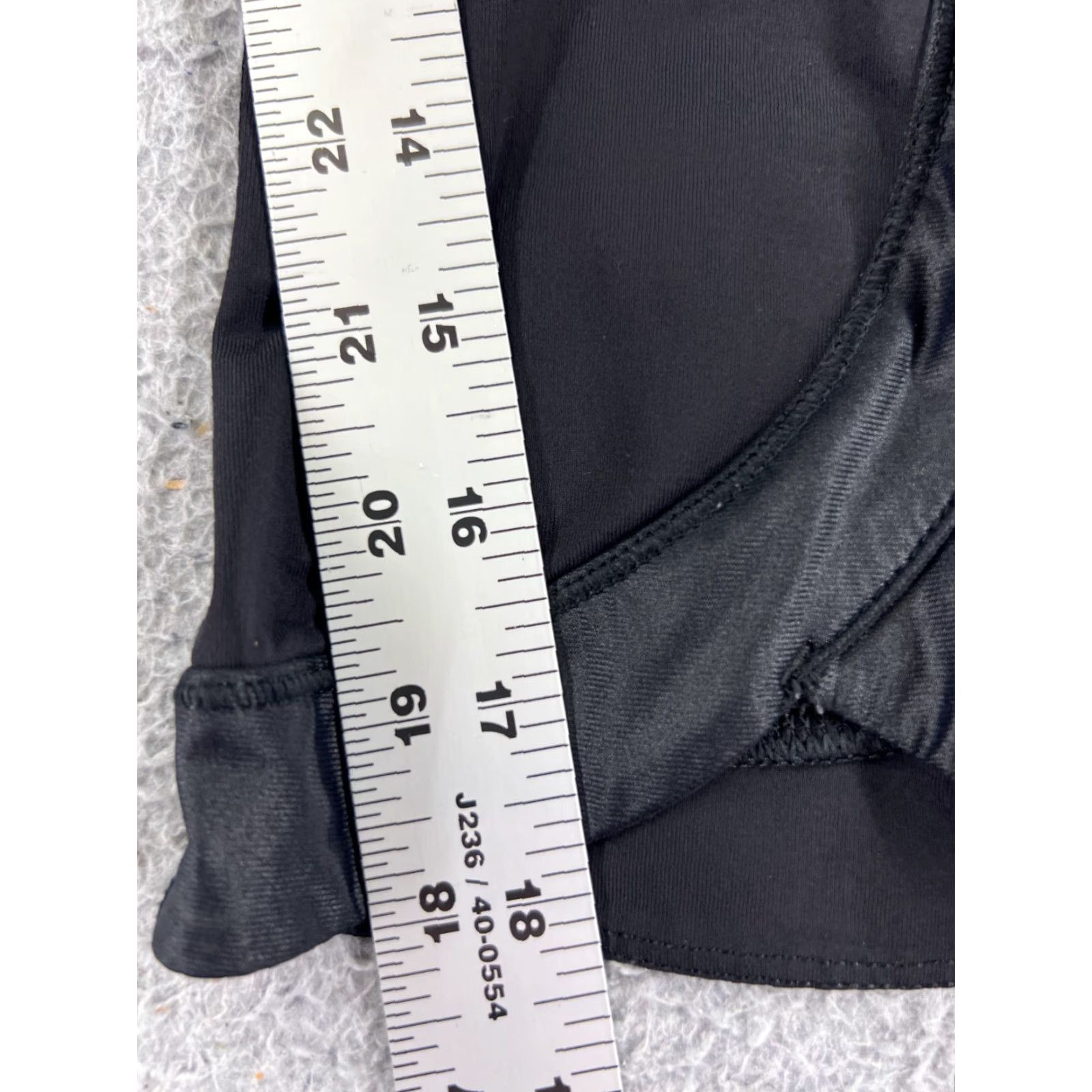 Lululemon VINTAGE Lululemon Pants Womens 4 Black Chase Me Crop II Luxtreme Fabric Run Gym W6B54S Size 27" / US 4 / IT 40 - 6 Thumbnail